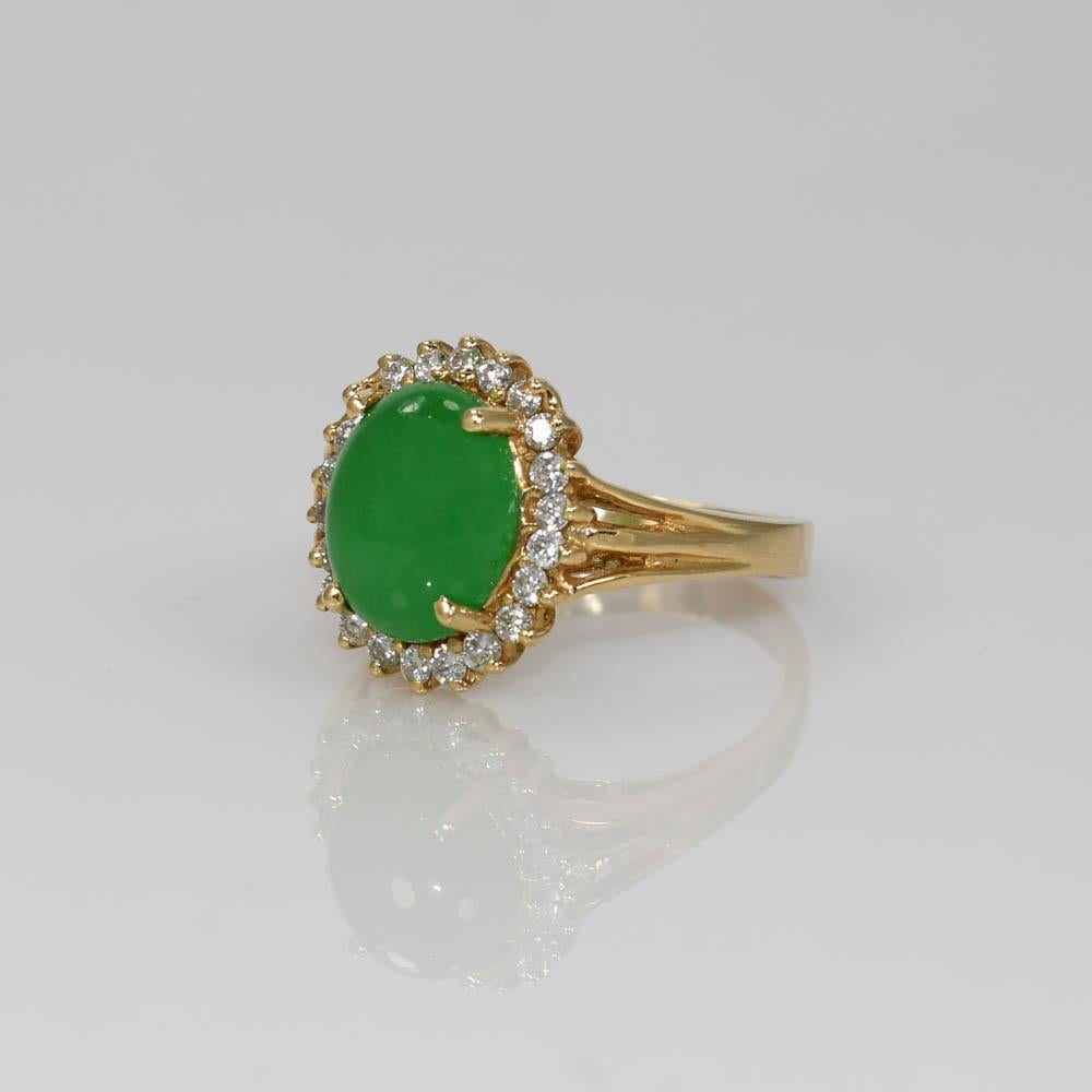 14K Yellow Gold Jade and Diamond Ring 4g In Excellent Condition In Laguna Beach, CA