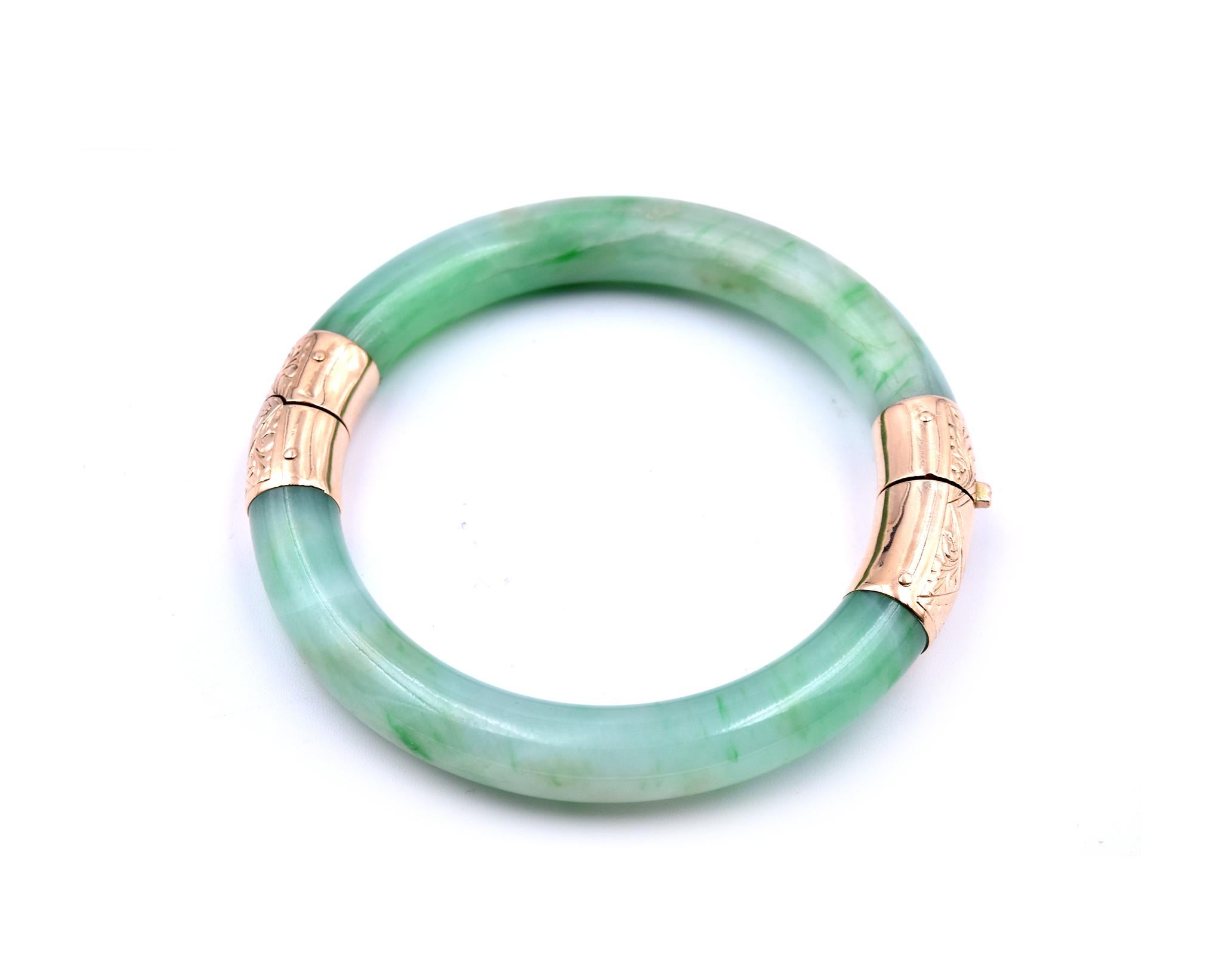 14 Karat Yellow Gold Jade Bangle Bracelet In Excellent Condition In Scottsdale, AZ