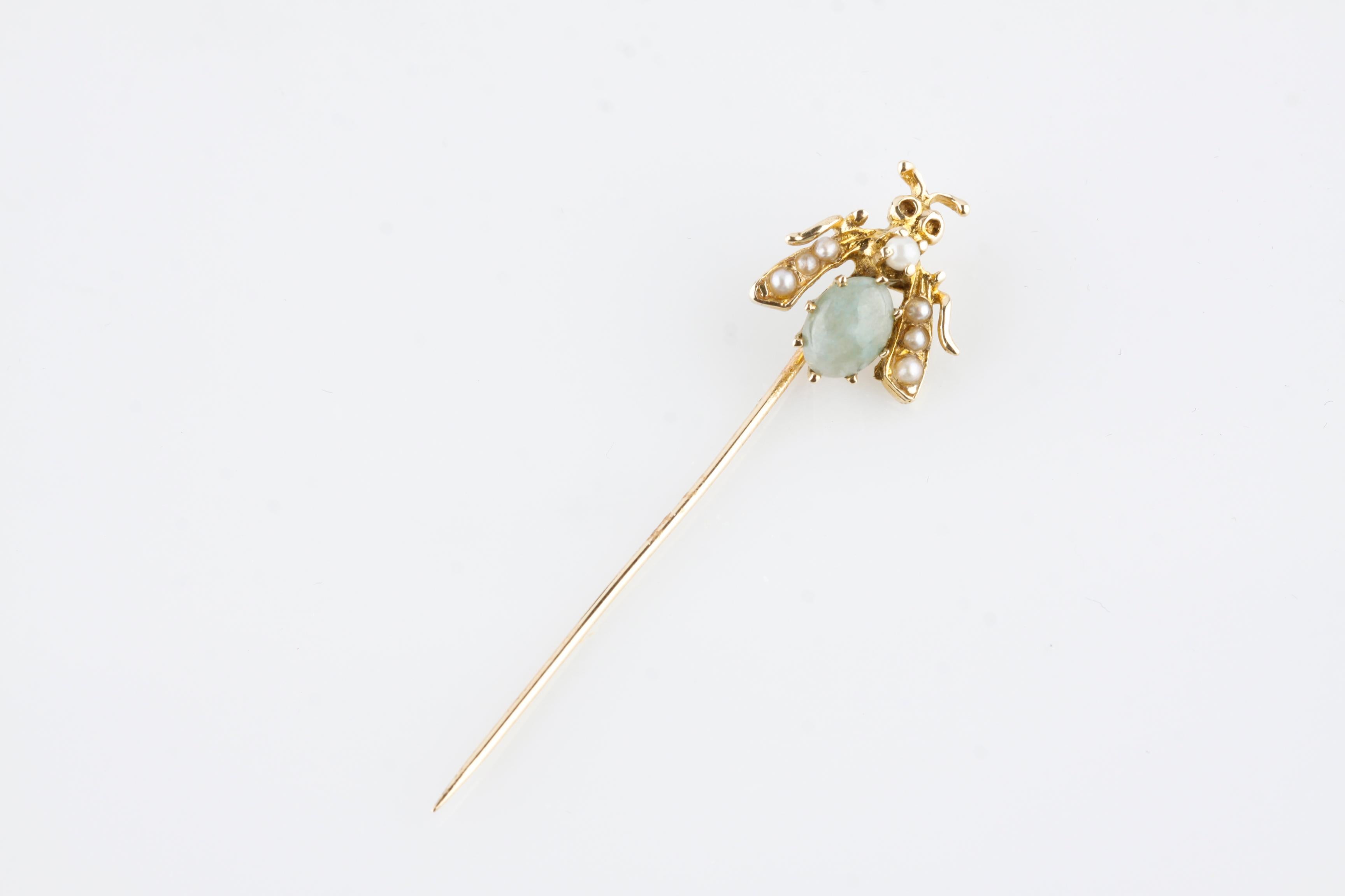 Gorgeous Fly Pin
Features Jadeite Cabochon with Seed Pearl Accents
Total Length of Pin = 49 mm
Total Length of Insect = 15 mm
Total Mass = 1.7 grams
Piece is in Good Condition. Shows Few Signs of Aging or Wear.
Gorgeous Gift!