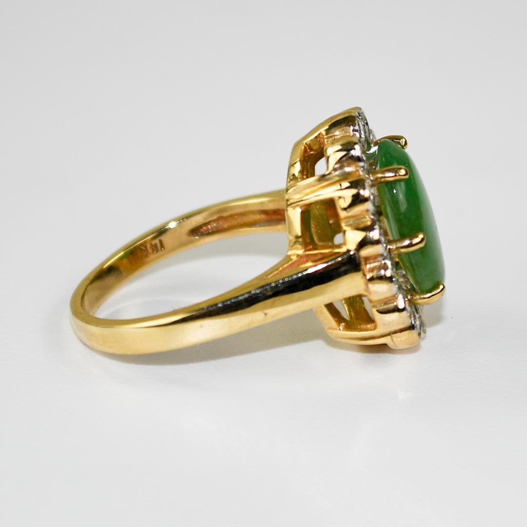 Taglio rotondo Anello cocktail di giada e diamanti in oro giallo 14K 6,5g in vendita