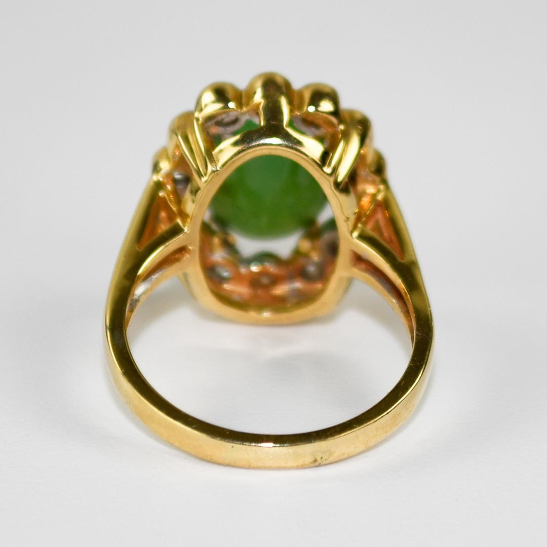 Anello cocktail di giada e diamanti in oro giallo 14K 6,5g In condizioni ottime in vendita a Laguna Beach, CA