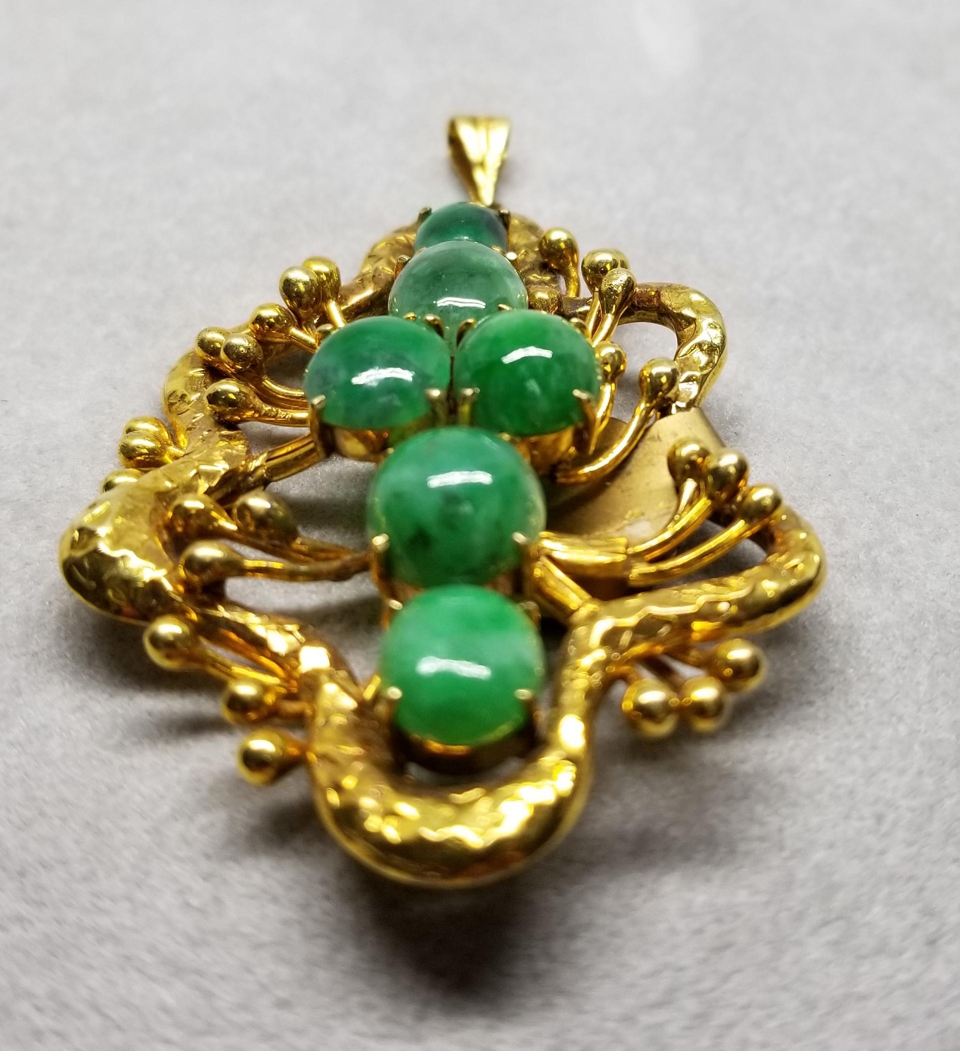 Cette pièce de joaillerie fine a été conçue et fabriquée à la main par 