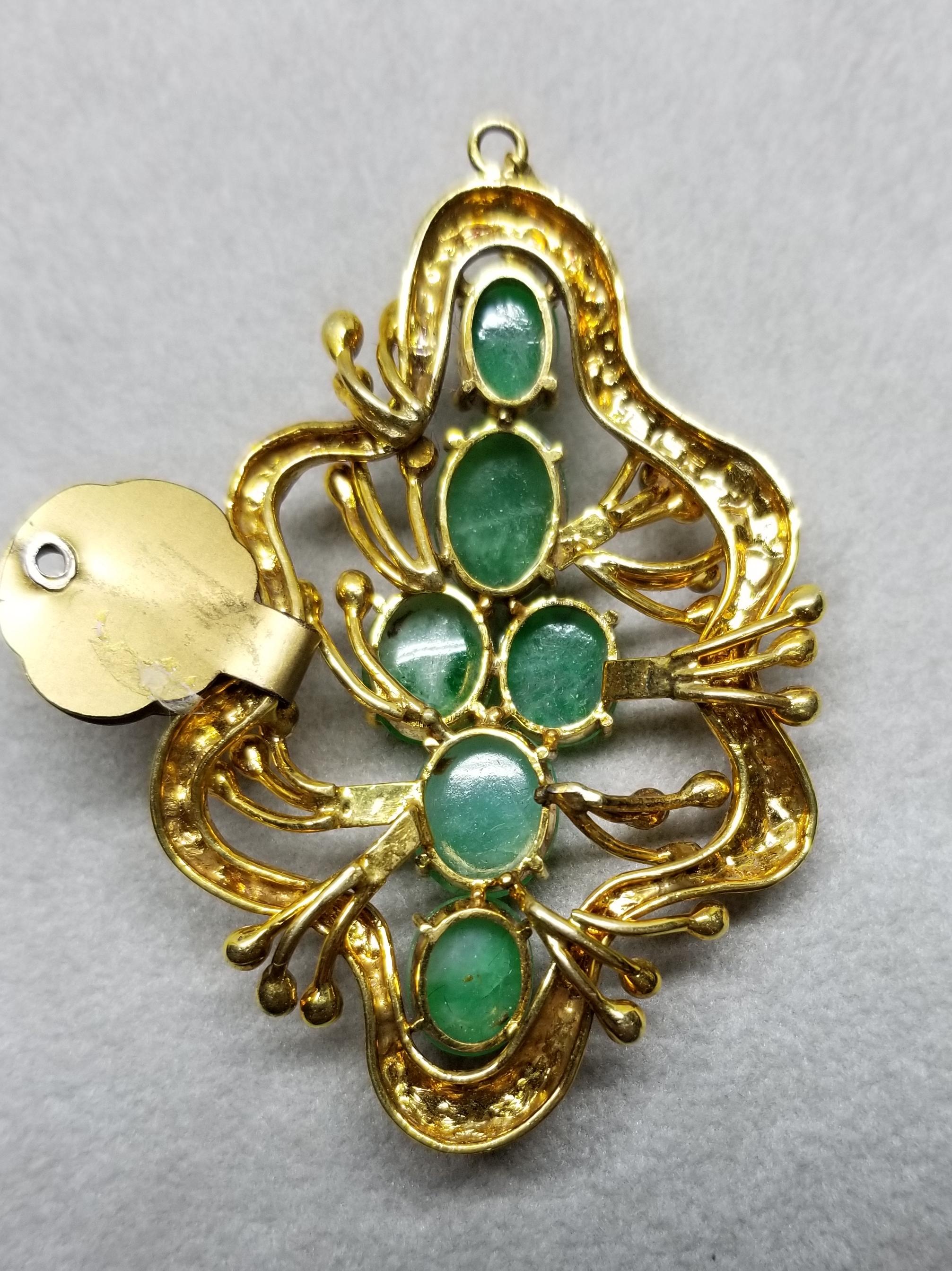 Taille ovale Pendentif en or jaune 14 carats de forme libre avec 6 pièces en jade cabochon ovale en vente