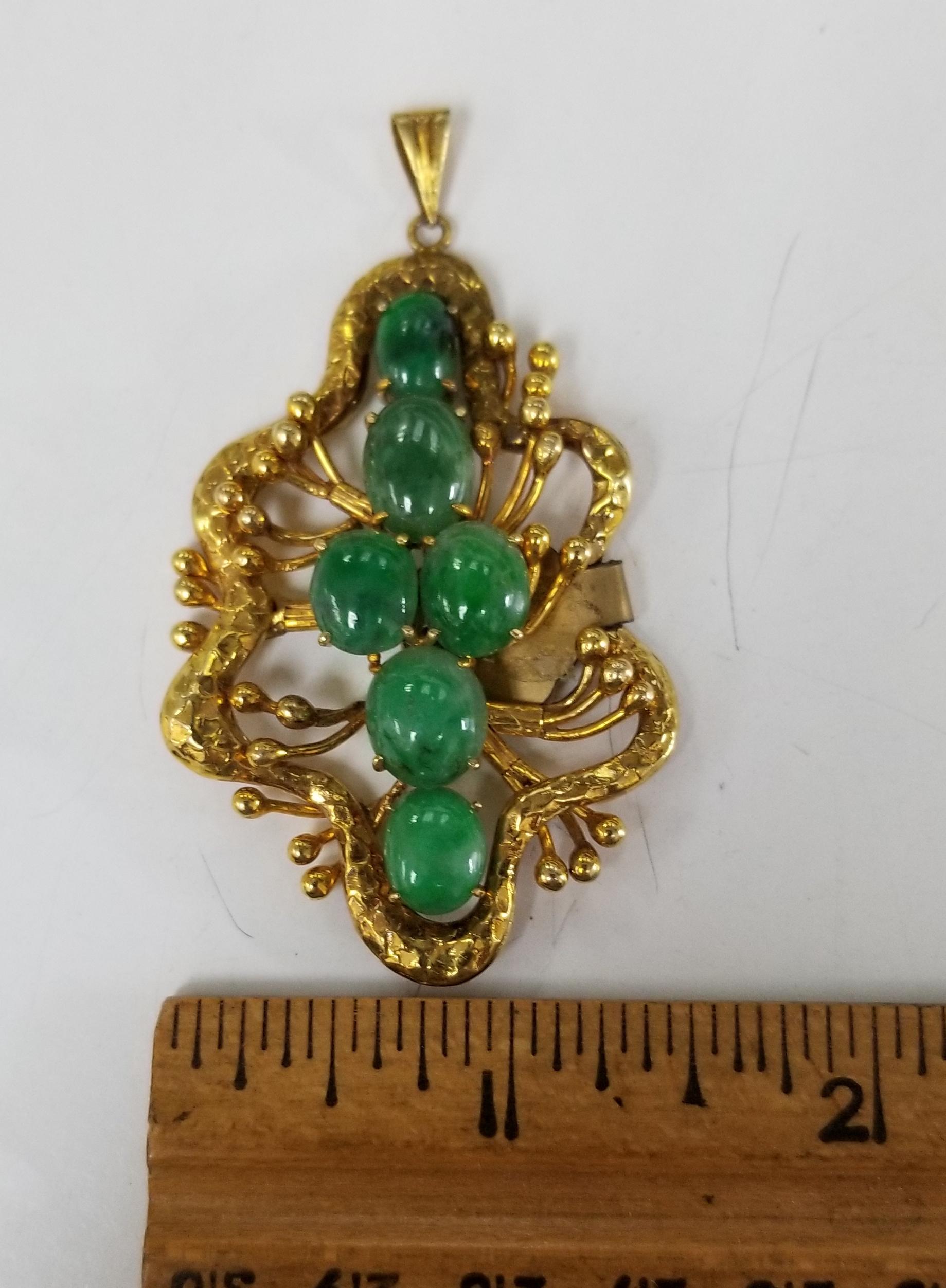 Pendentif en or jaune 14 carats de forme libre avec 6 pièces en jade cabochon ovale Unisexe en vente