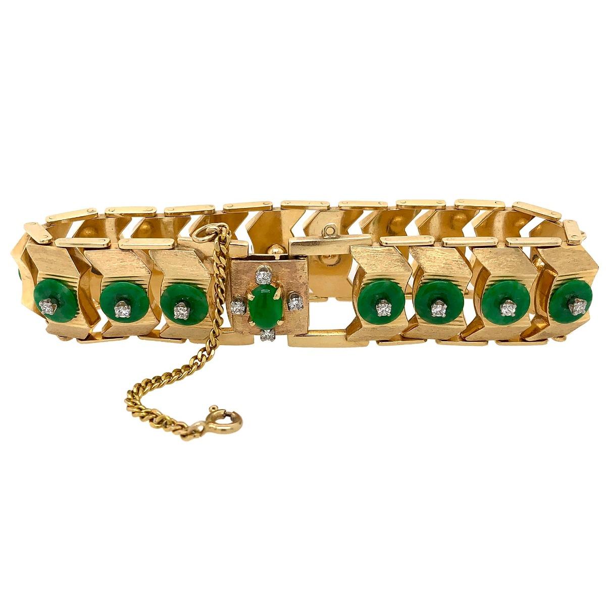 14 Karat Yellow Gold Jadeite with 1 Carat Round Brilliant Cut Diamond Bracelet In Excellent Condition For Sale In New York, NY