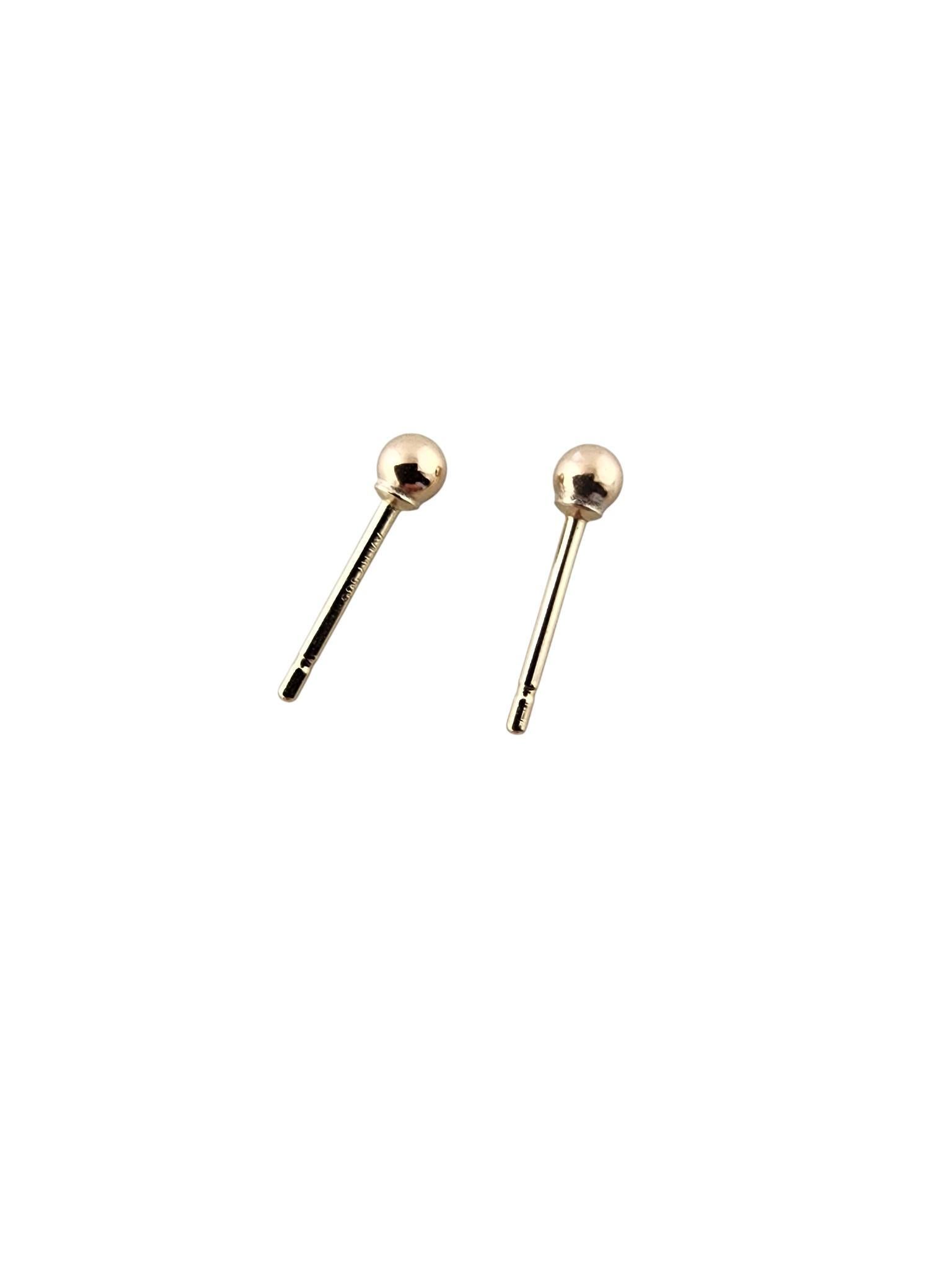 14K Yellow Gold James Avery Ball Stud Earrings #22904 In Good Condition For Sale In Washington Depot, CT