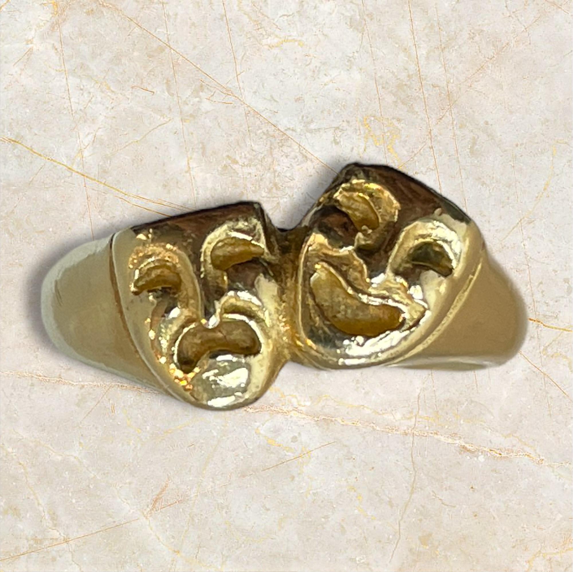 Express your love for the arts with this 14K yellow gold theatre mask ring by James Avery. Featuring the iconic comedy and tragedy masks, this ring is a bold statement piece that celebrates the world of theatre with elegance and style.

Material: