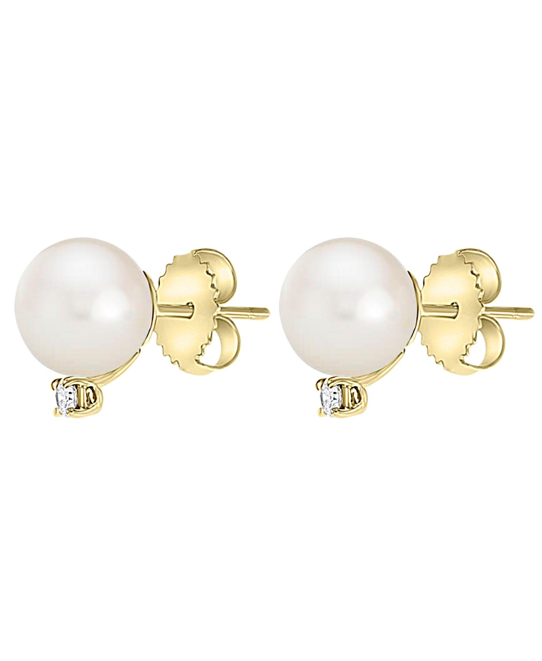 These elegant stud earrings feature Japanese Akoya cultured pearls set above sparkling diamonds in yellow gold. This sharp yet contemporary look makes the perfect complement to your work outfit or for a night out on the town.
-14K yellow gold
-Total