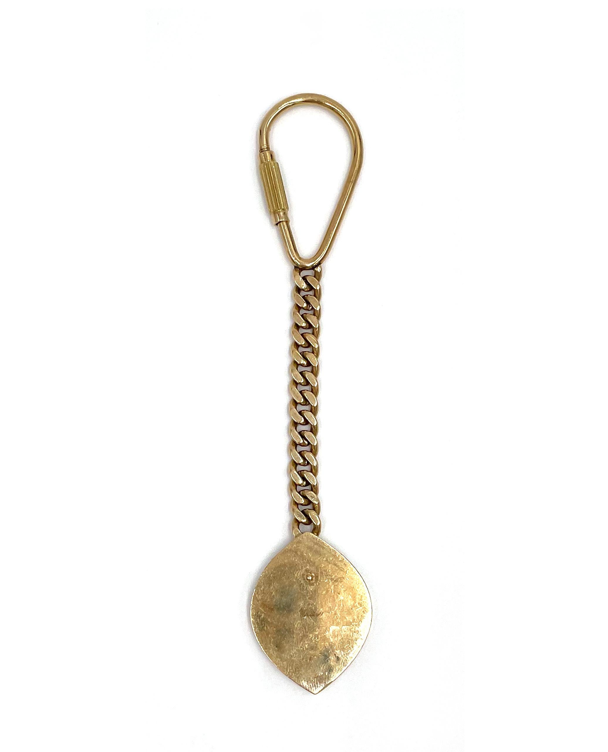 Contemporain Chaîne de clé en or jaune 14 carats avec la tige d'Asclepius. en vente