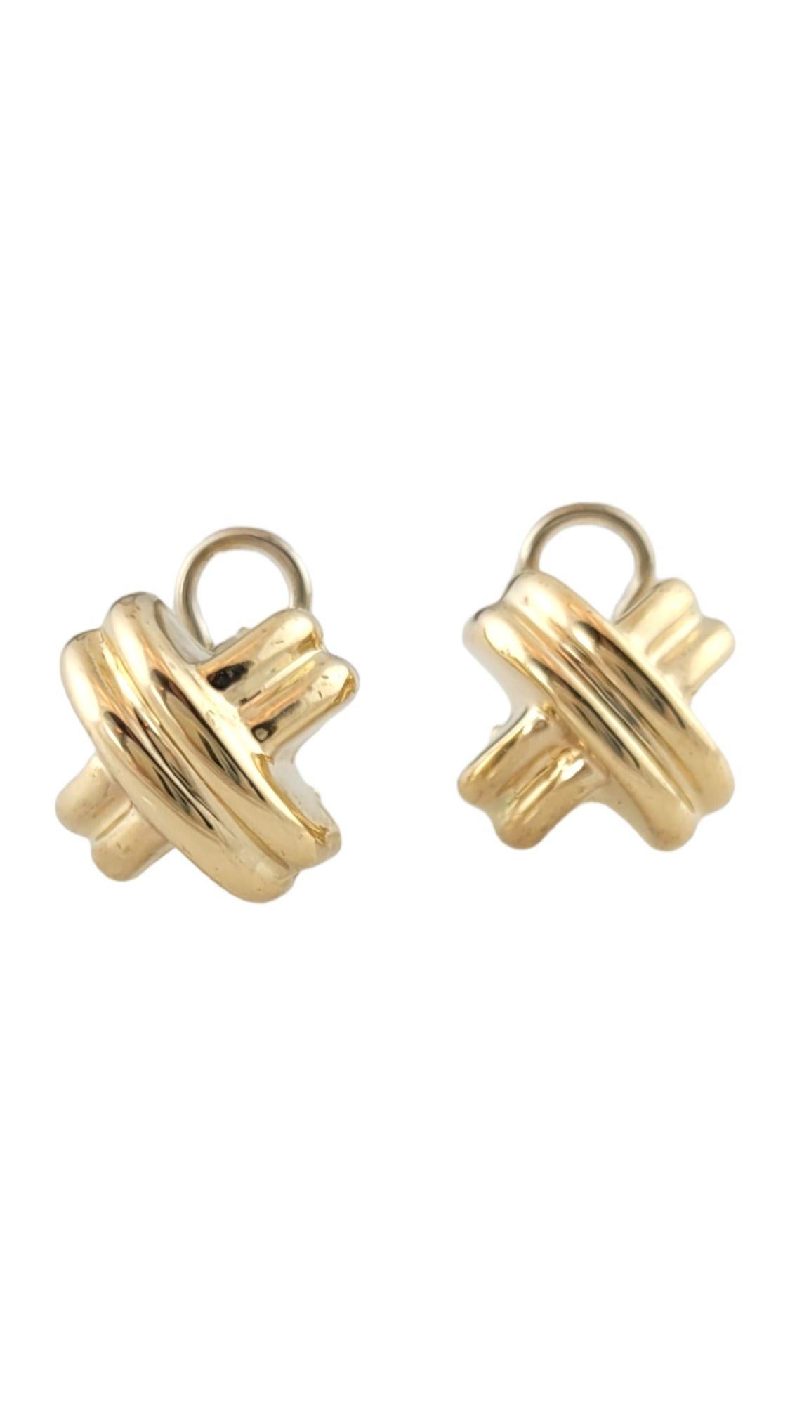 These beautiful 14K gold knot earrings will look great on everyone!

Size: 13.8mm X 13.8mm X 7.2mm

Weight: 4.60 g/ 3.0 dwt

Hallmark: 585

Very good condition, professionally polished.

Will come packaged in a gift box or pouch (when possible) and