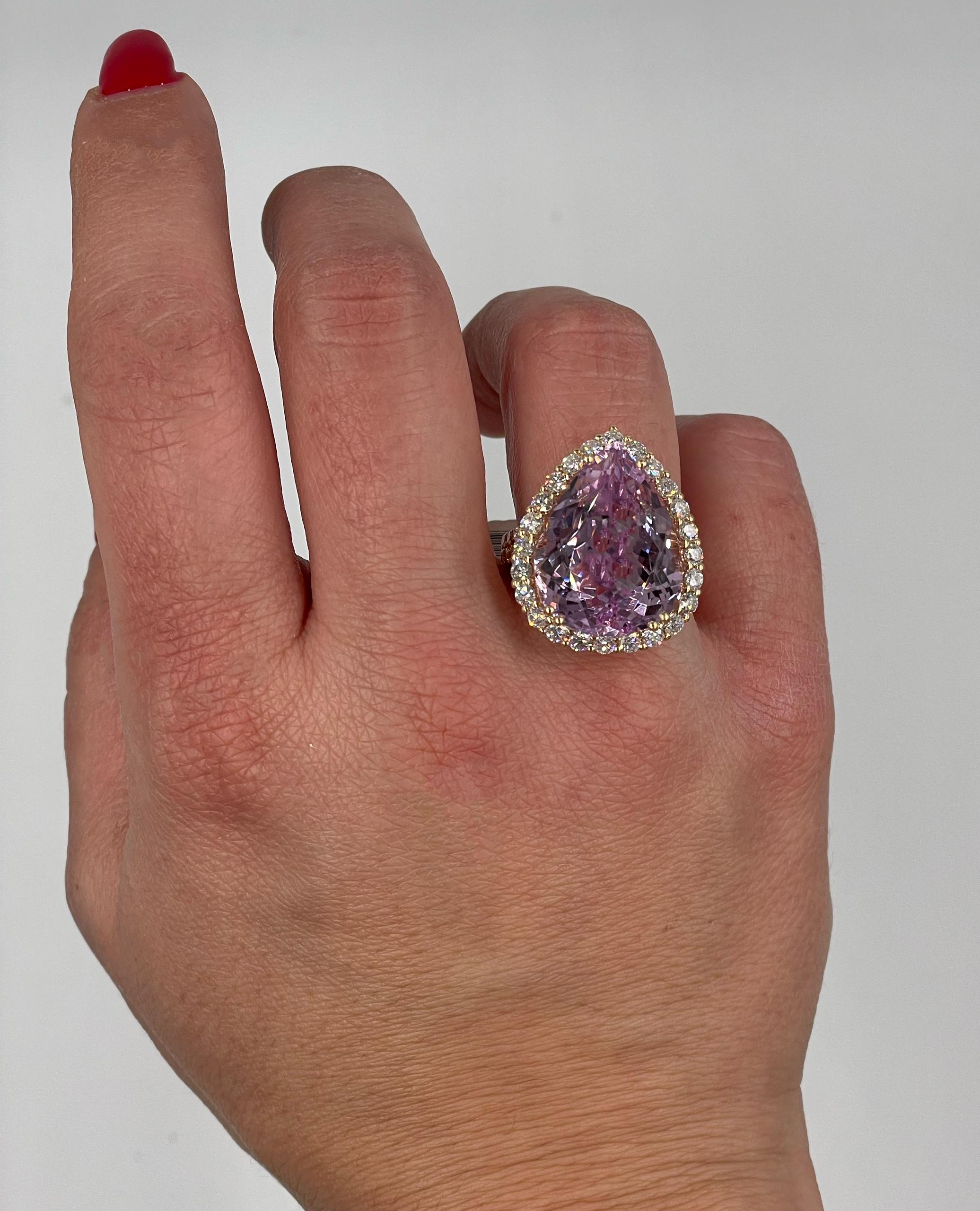 14K Yellow Gold Kunzite Halo Pear Shaped Ring In New Condition For Sale In Old Tappan, NJ