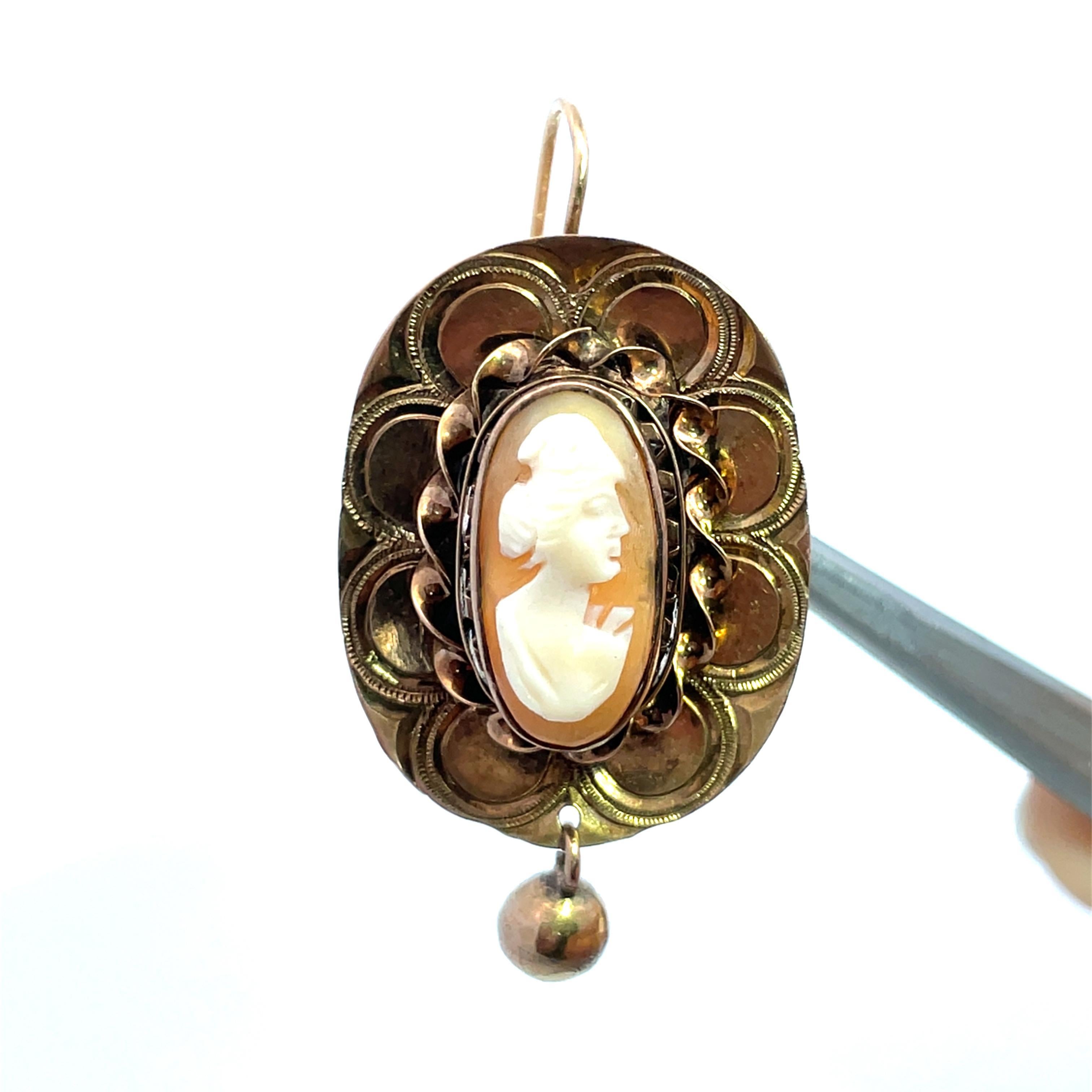Pendientes Antiguos Camafeo de Oro Amarillo de 14k para Señoras en Excelente estado para la venta en New York, NY