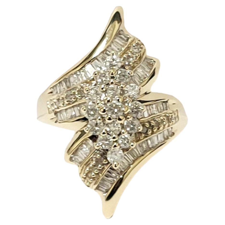14k Yellow gold ladies Fashion Diamond baguet Ring  For Sale