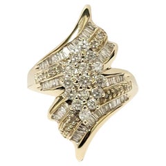 14k Yellow gold ladies Fashion Diamond baguet Ring 