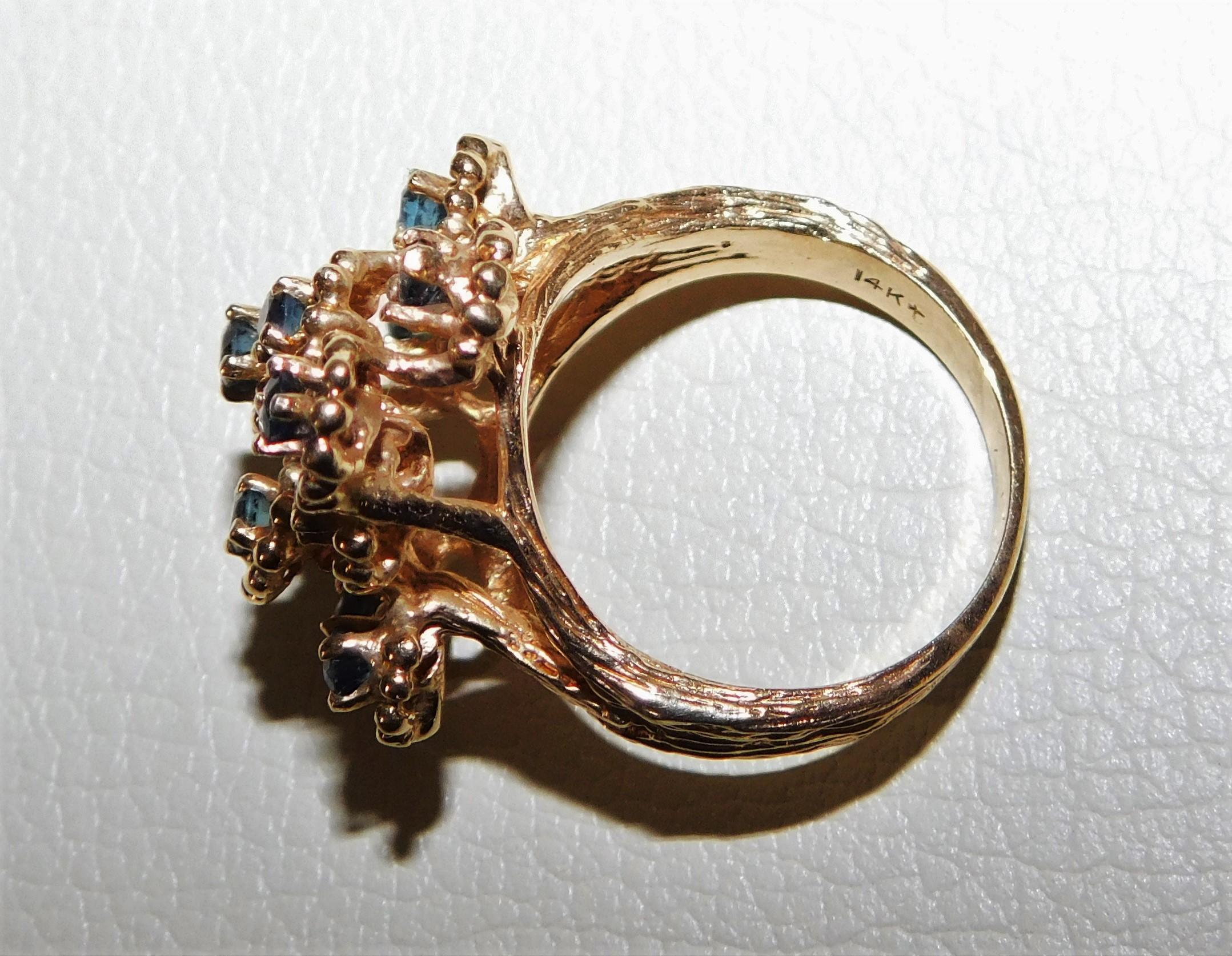 14-Karat Gold Ladies Floral Design Cocktail Ring with Blue Sapphire Gemstones For Sale 3