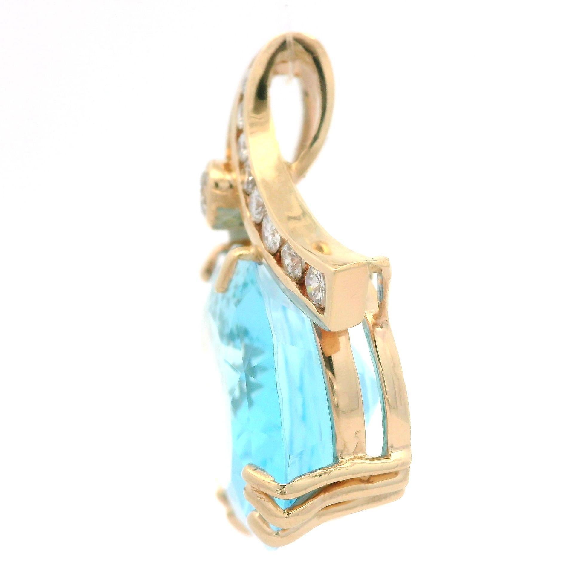 Taglio ovale Ciondolo a scorrimento in oro giallo 14k con topazio blu ovale grande da 25,4x20 mm e diamante da 0,80 carati in vendita