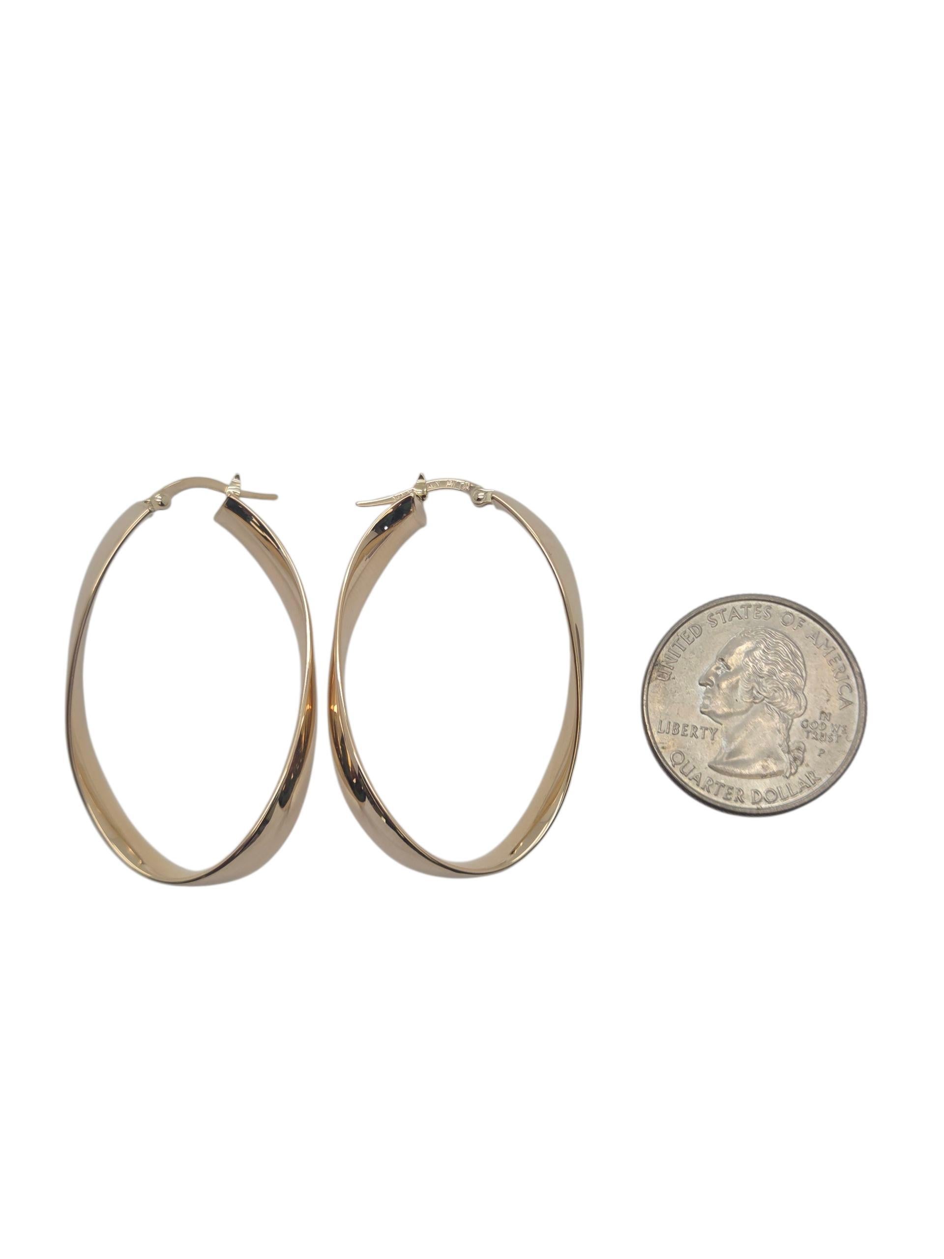 Boucles d'oreilles ovales asymétriques en or jaune 14K #23822 Bon état - En vente à Washington Depot, CT