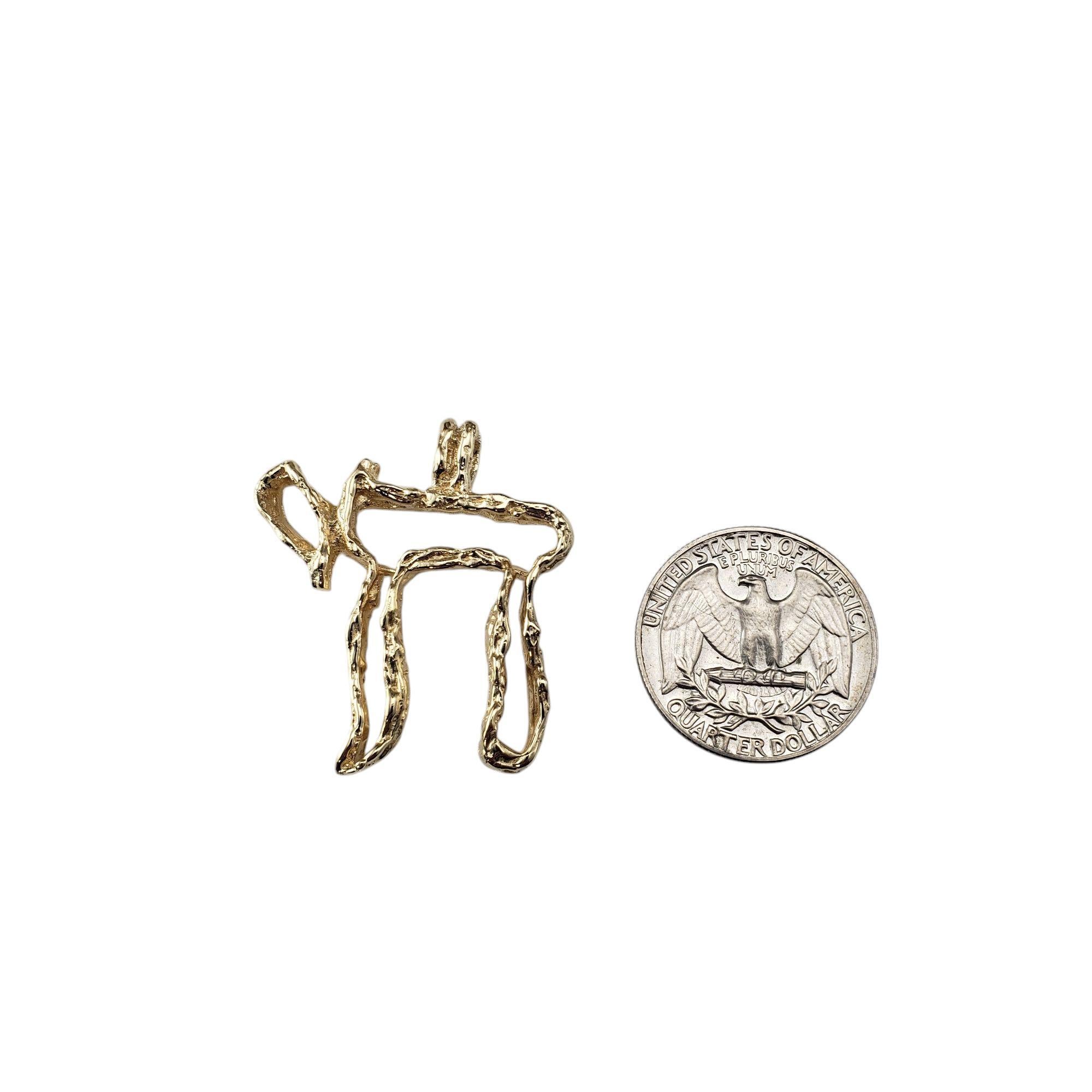 Grand pendentif chai en or jaune 14 carats #20940 en vente 1