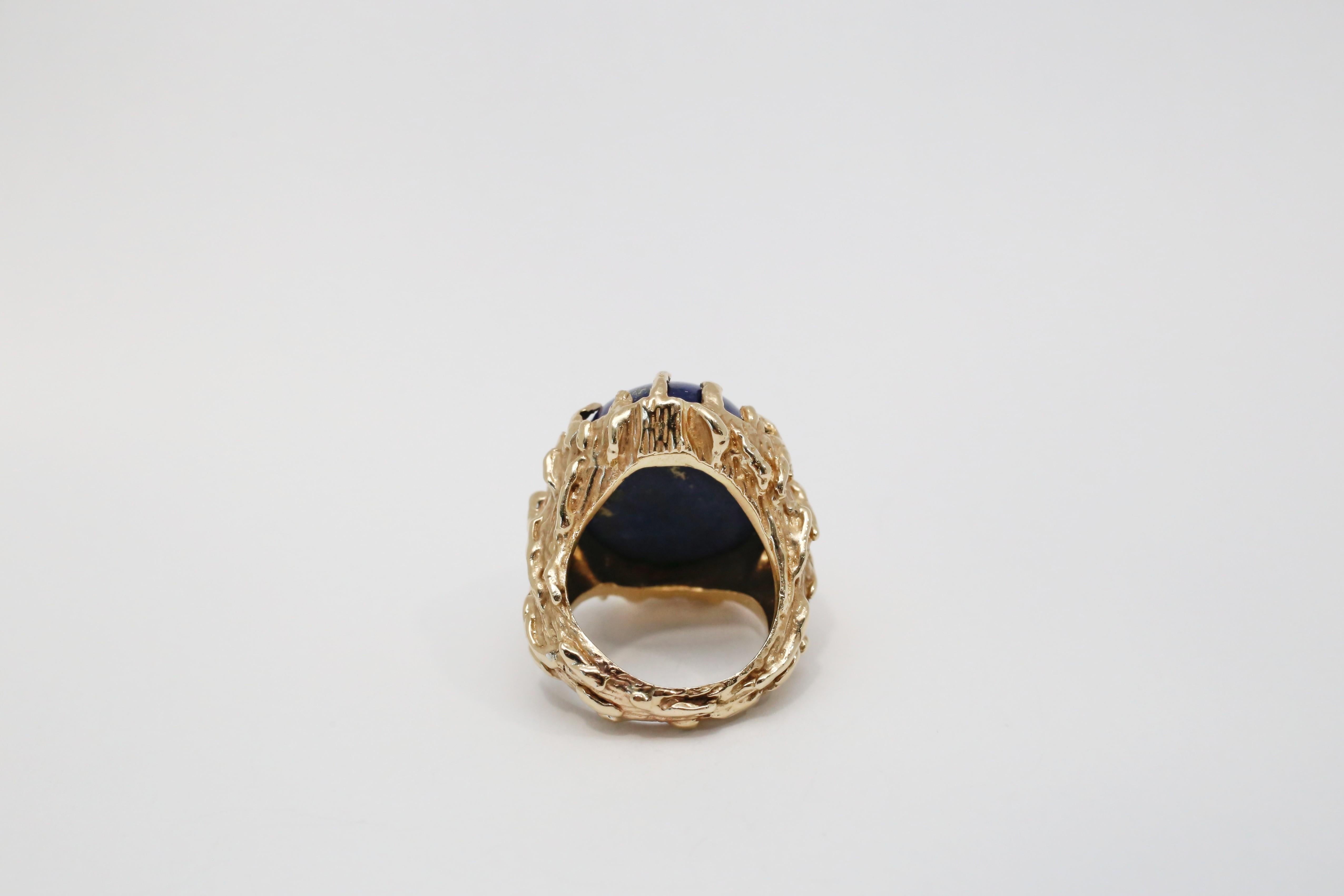 14k Yellow Gold Large Lapis Lazuli Ring, Size 5.75 - 25.0g In Good Condition For Sale In Providence, RI