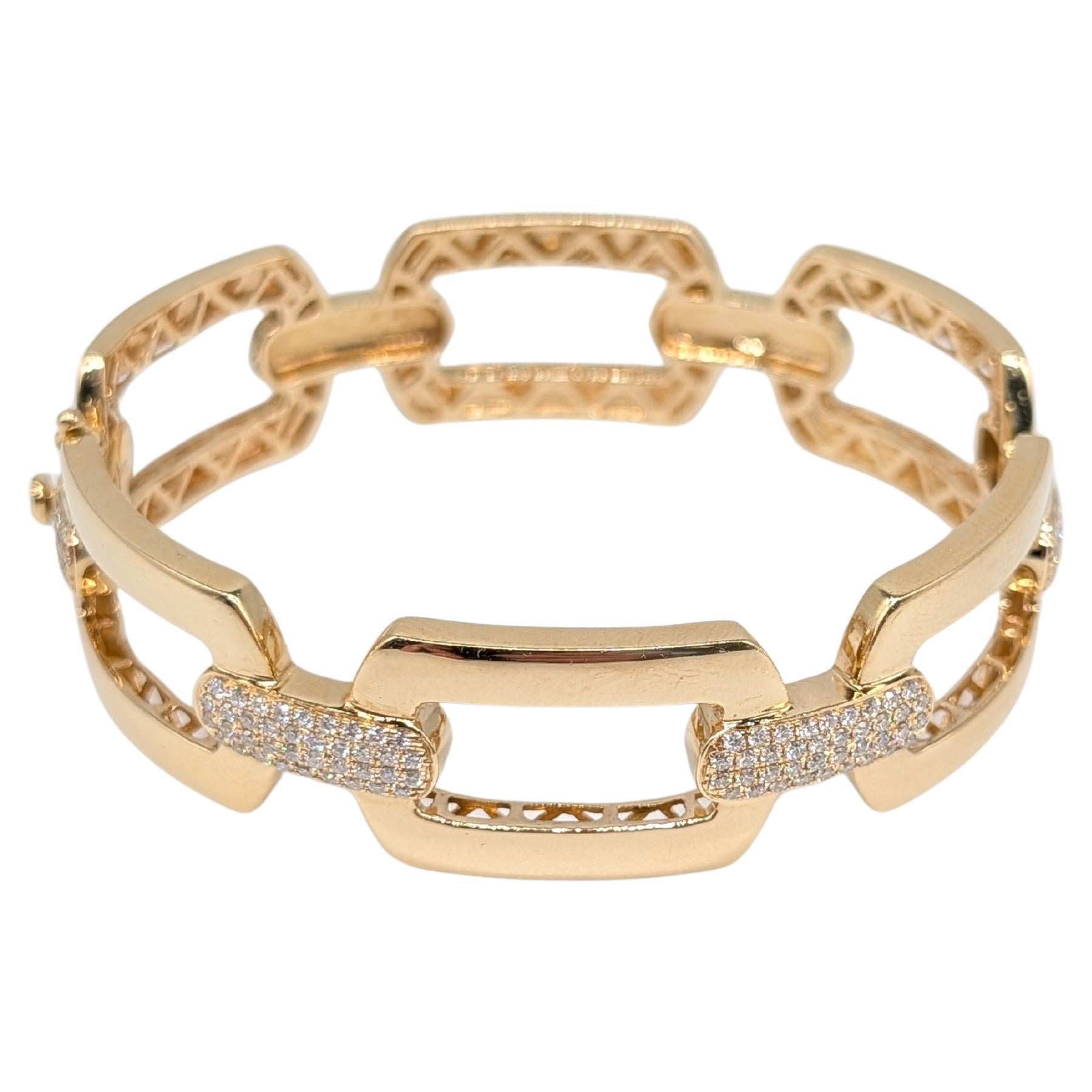Bracelet en or jaune 14K à larges maillons avec diamants sertis en pavé totalisant 0,75ct. en vente