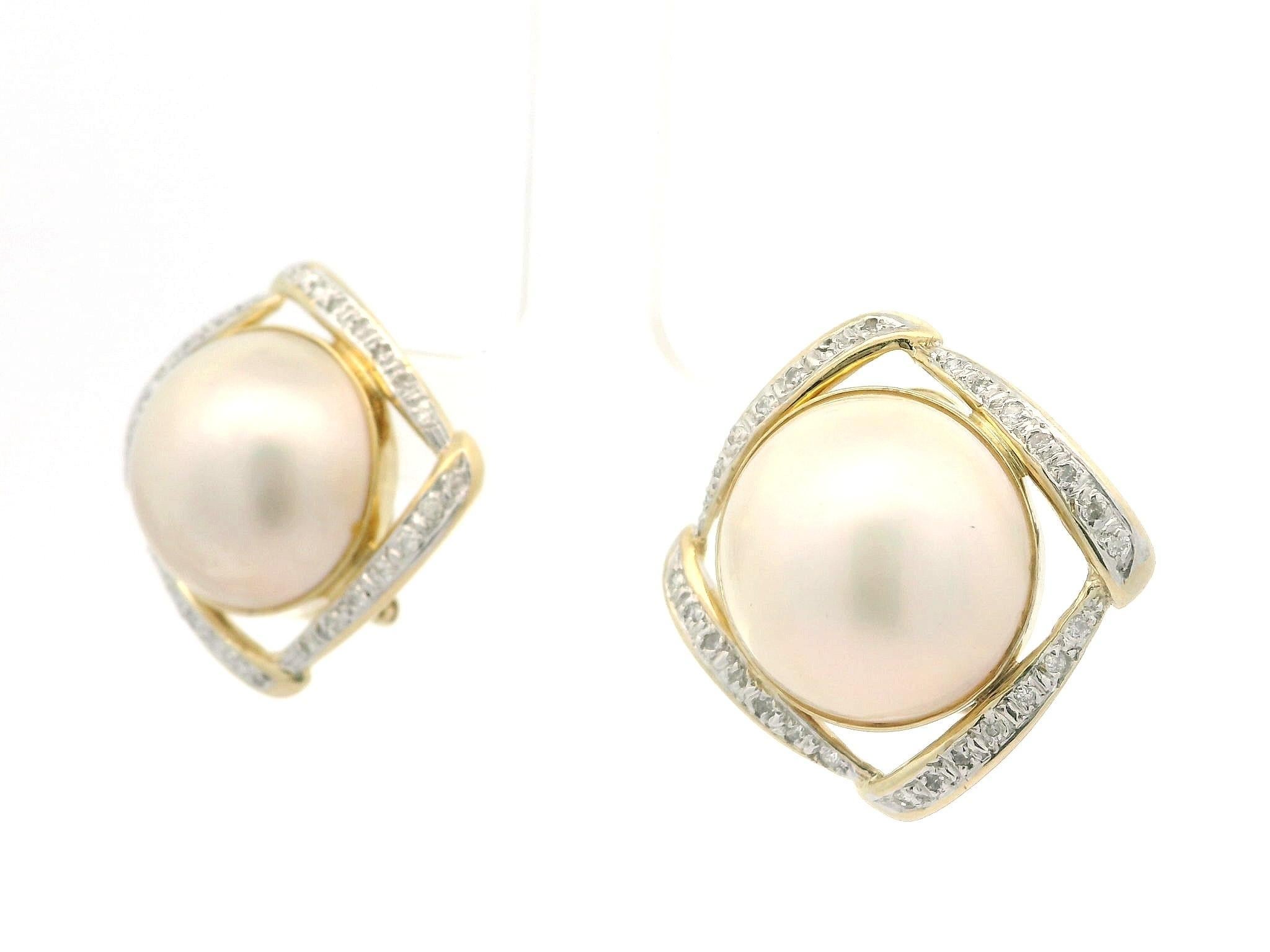 Boucles d'oreilles Omega en or jaune 14k avec perles de Mabe et diamants en vente 5