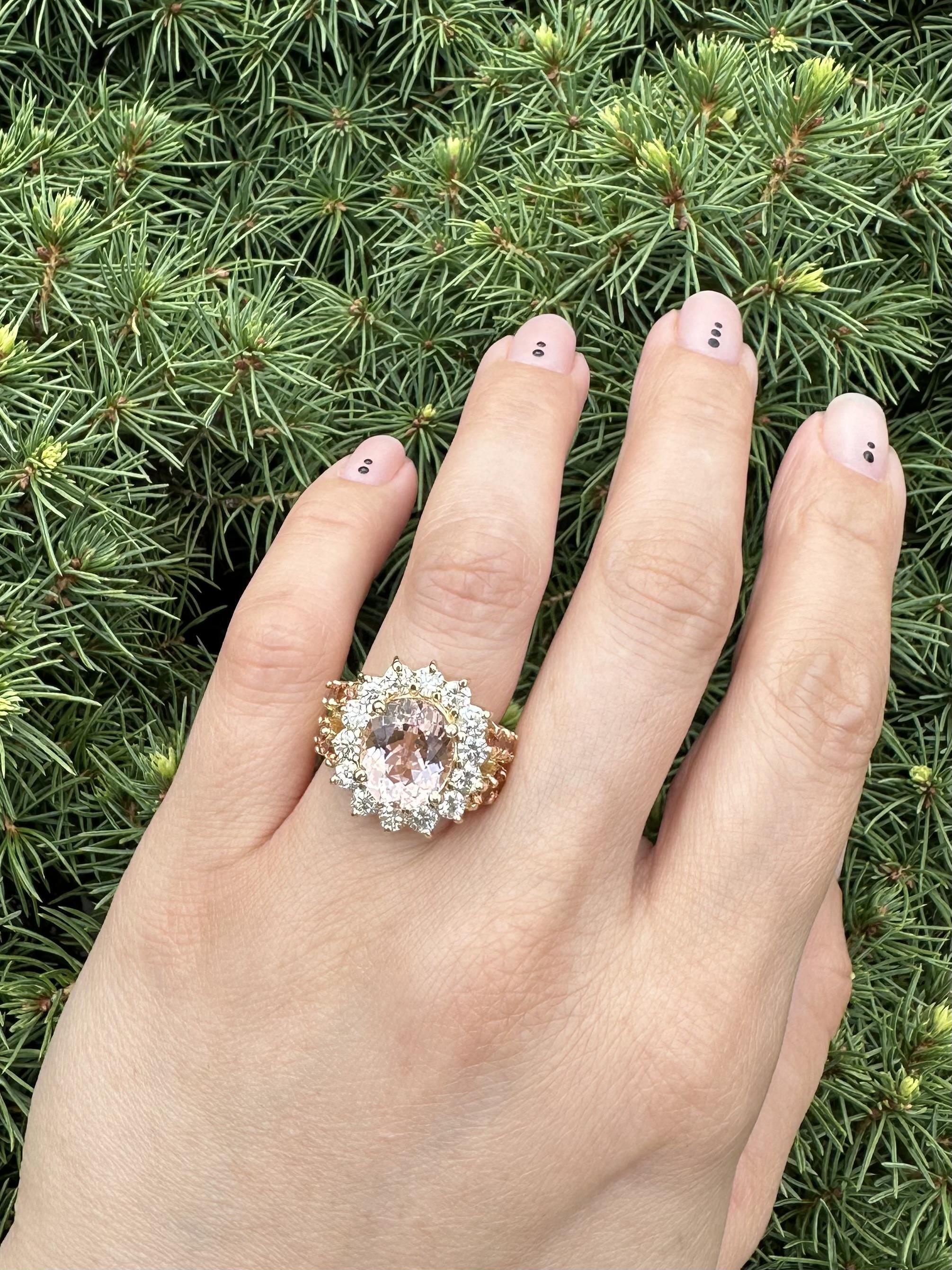 Anello in oro giallo 14k con morganite grande e diamanti da 1,50 ct. in vendita 5