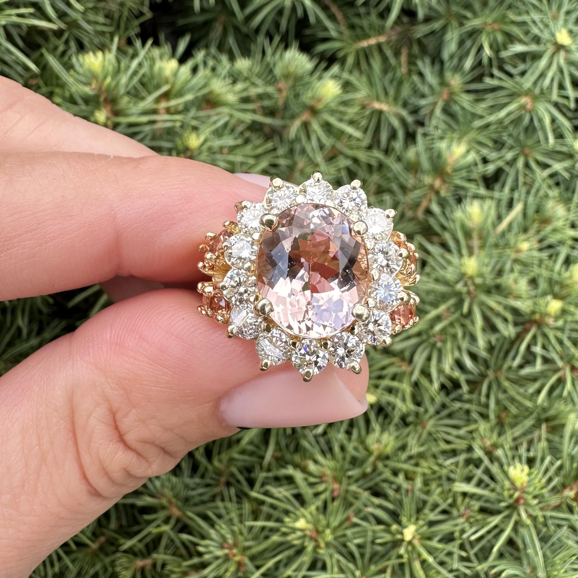 Anello in oro giallo 14k con morganite grande e diamanti da 1,50 ct. in vendita 6