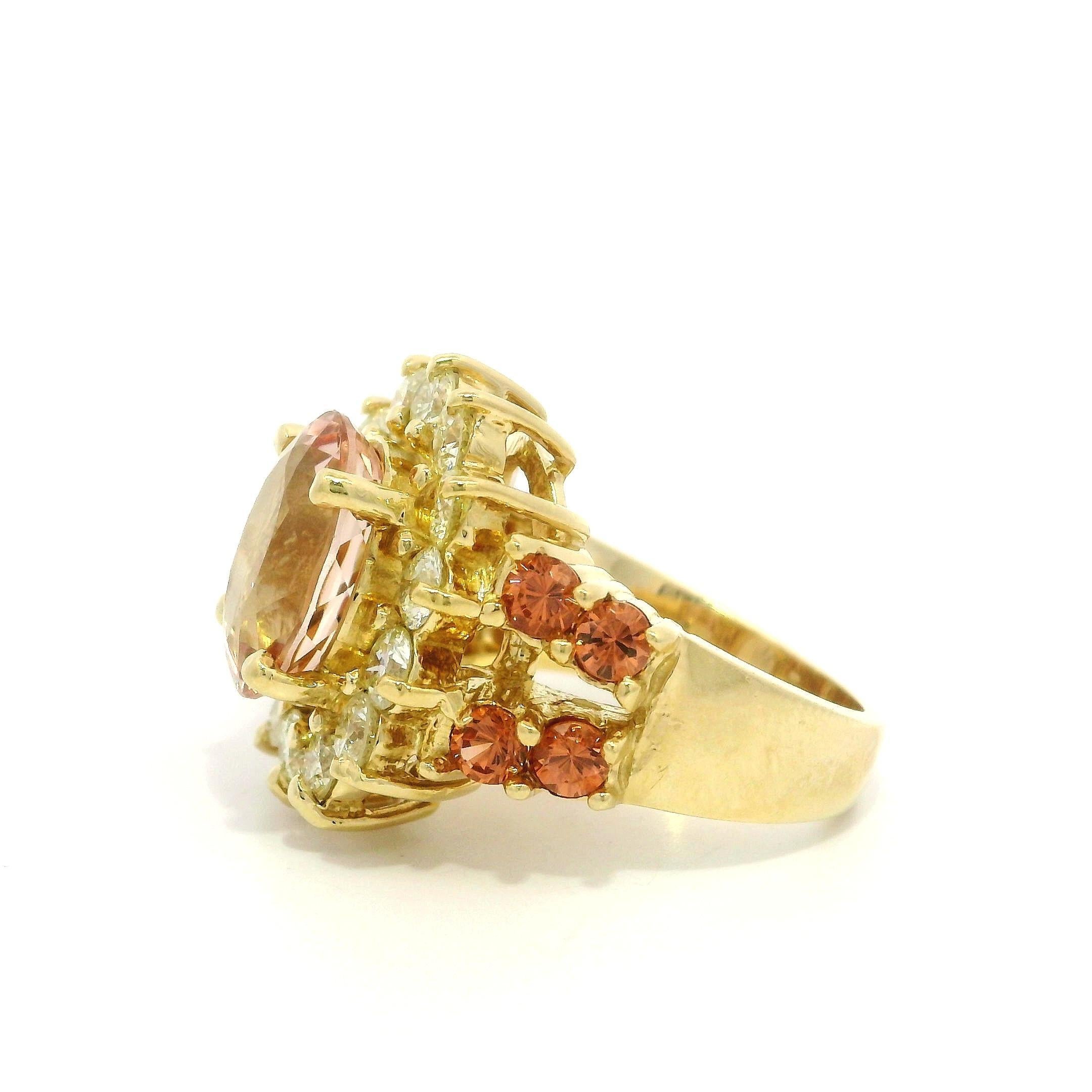 Anello in oro giallo 14k con morganite grande e diamanti da 1,50 ct. in vendita 8