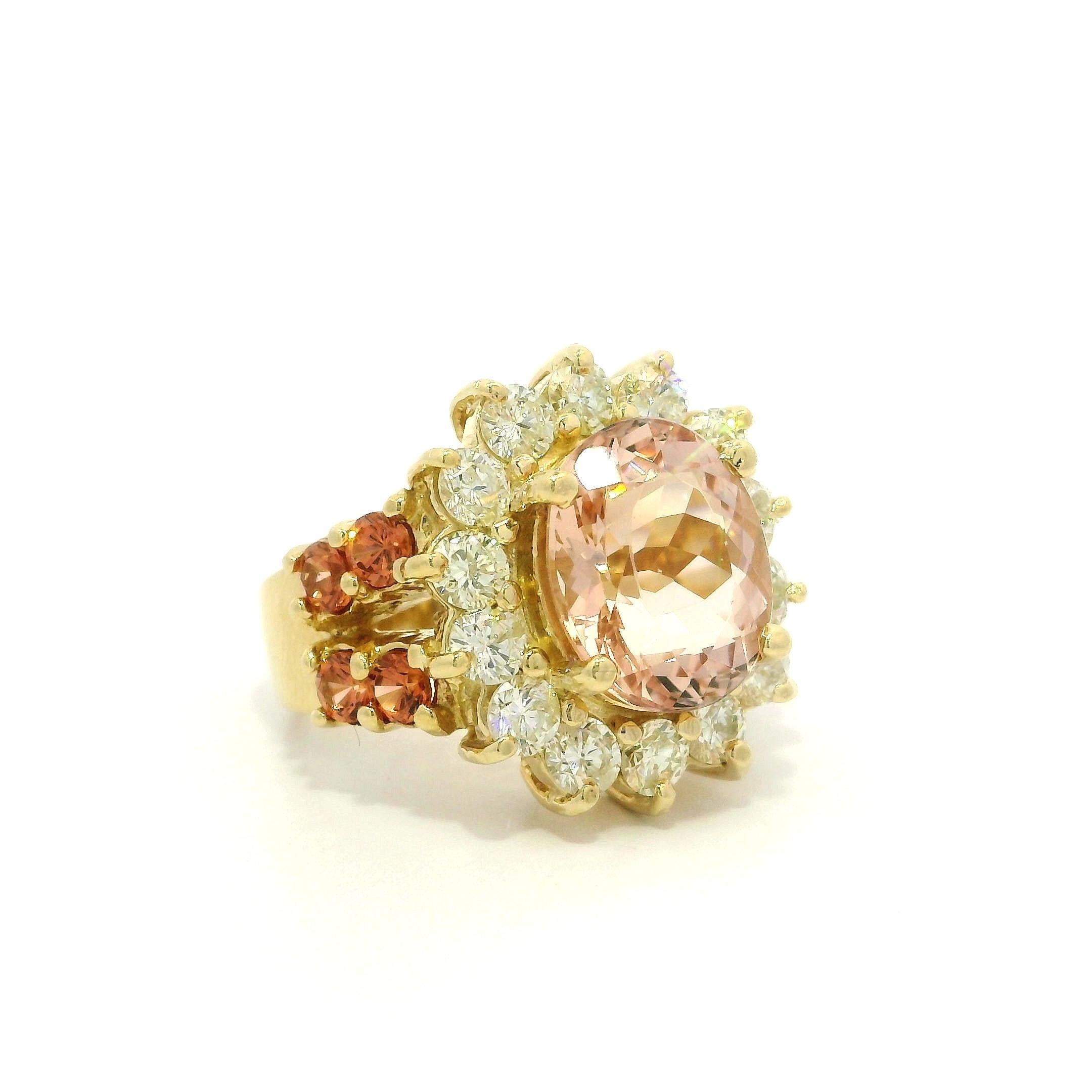 Anello in oro giallo 14k con morganite grande e diamanti da 1,50 ct. in vendita 9