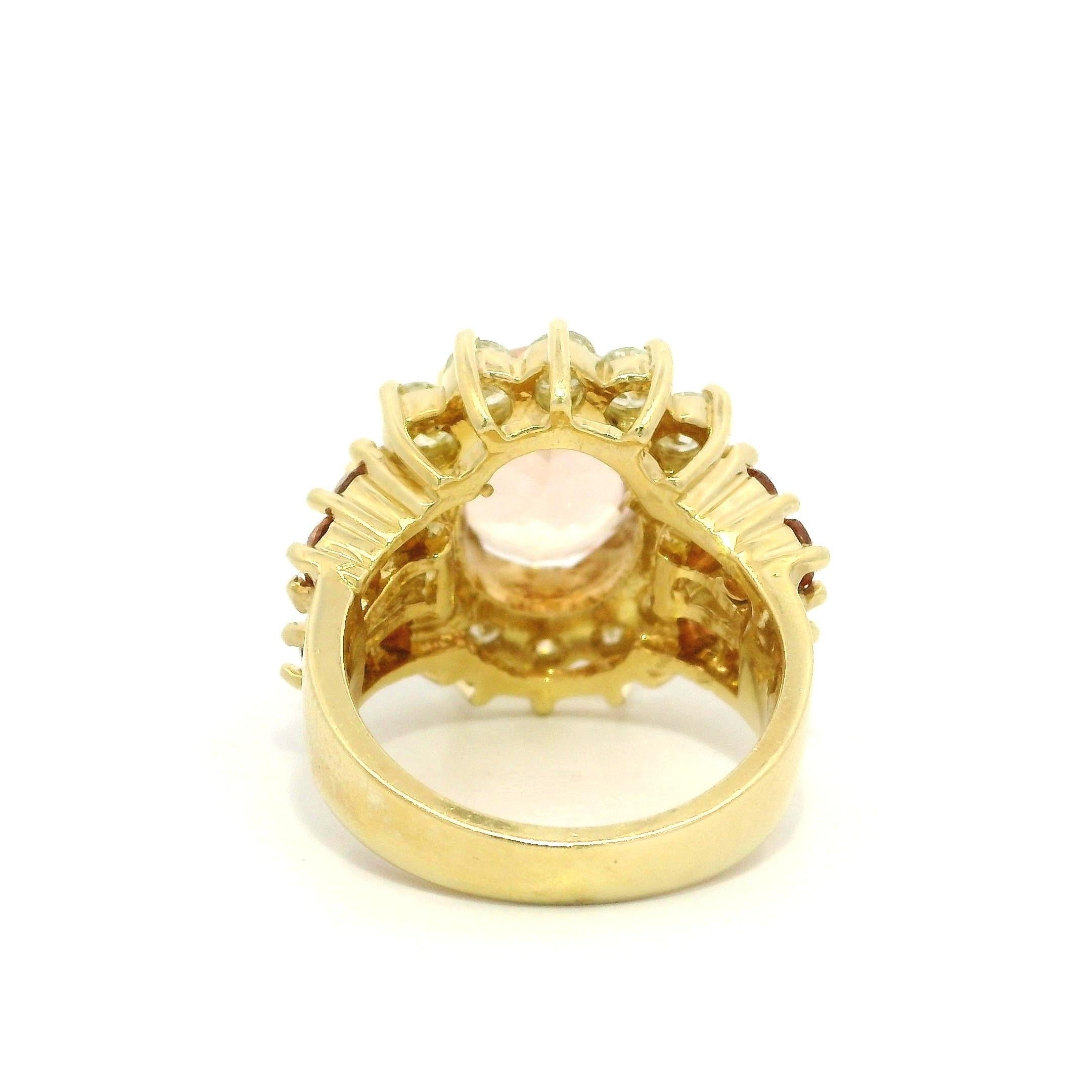 Anello in oro giallo 14k con morganite grande e diamanti da 1,50 ct. in vendita 3