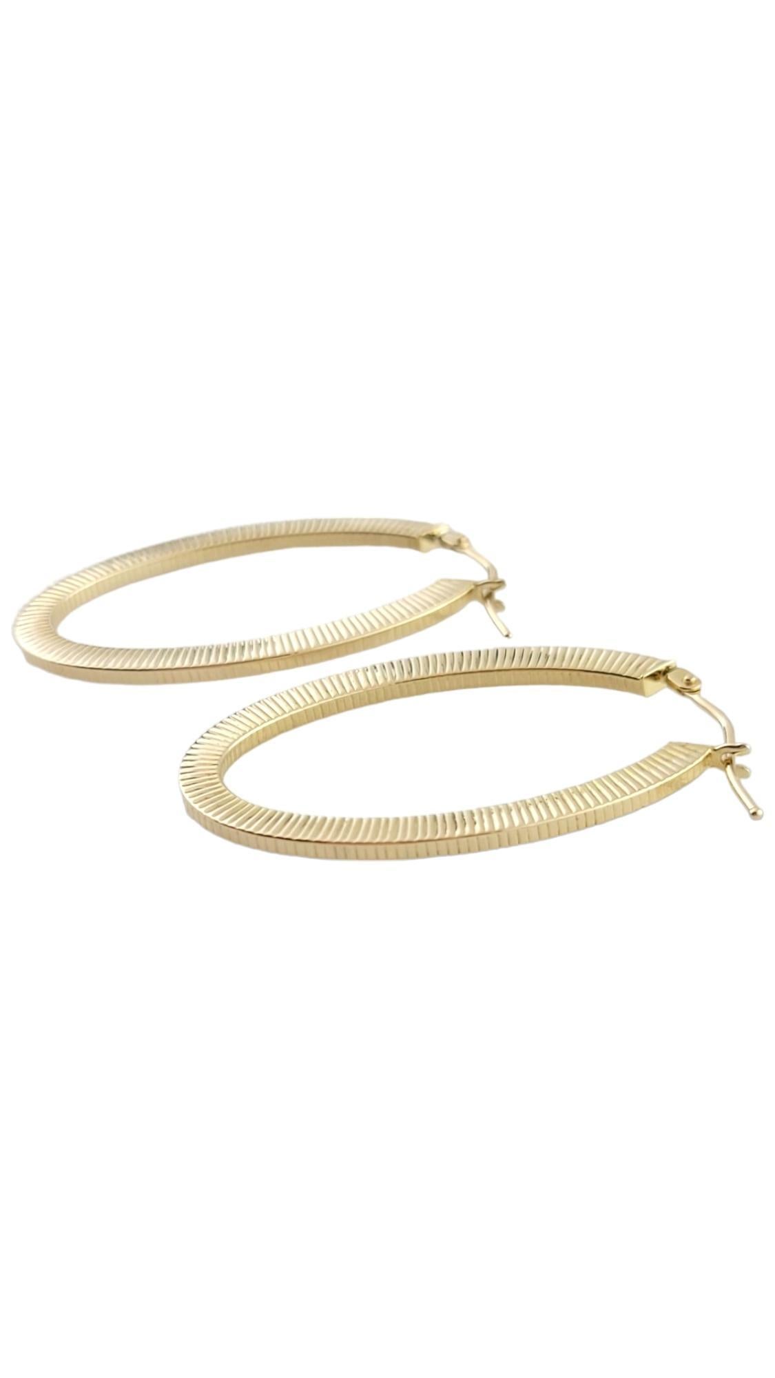 Pendientes acanalados ovalados grandes de oro amarillo de 14 quilates #22916 en Bueno estado para la venta en Washington Depot, CT