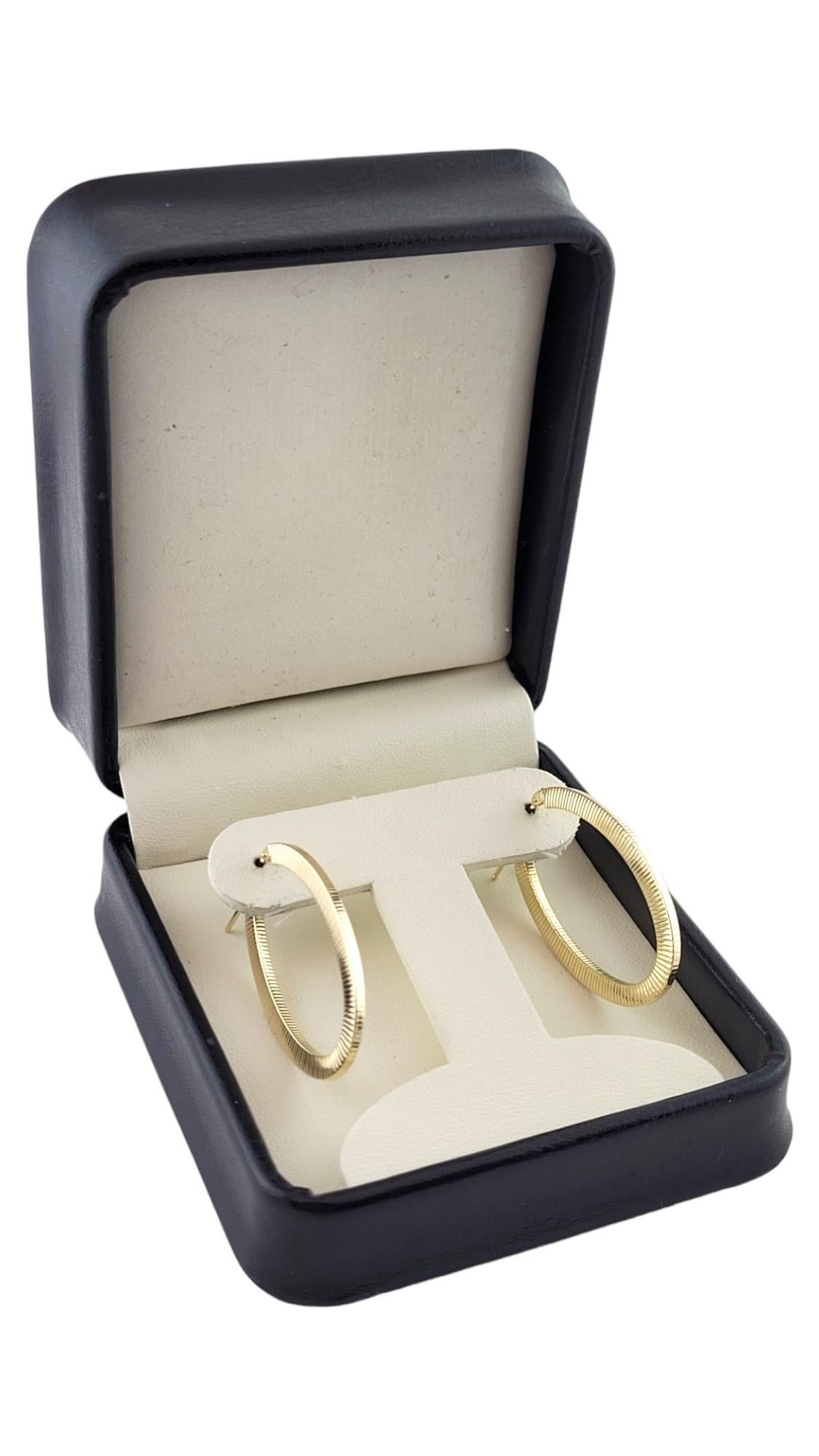 Pendientes acanalados ovalados grandes de oro amarillo de 14 quilates #22916 en venta 2