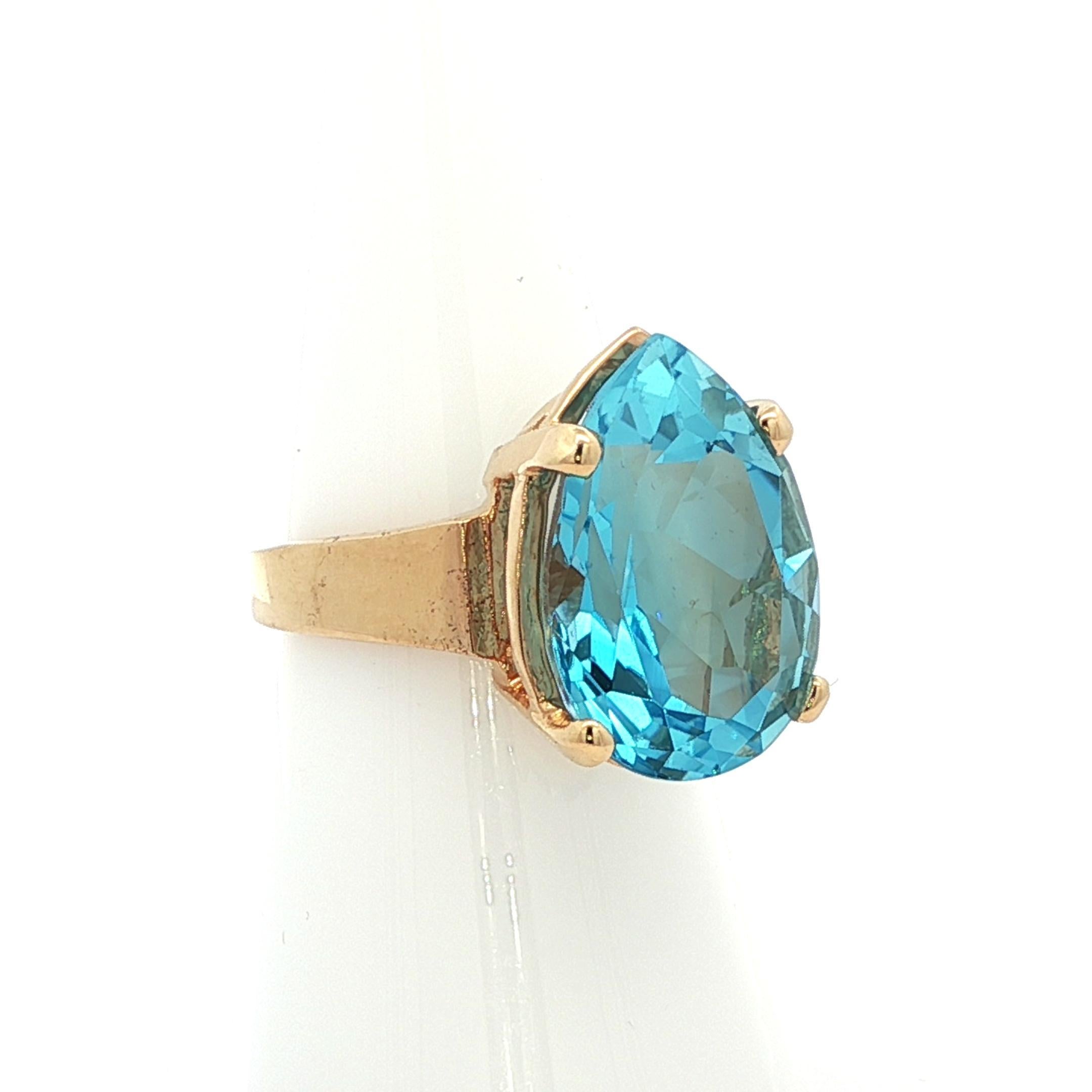 Bague solitaire en or jaune 14k avec topaze bleue suisse en forme de poire en vente 3