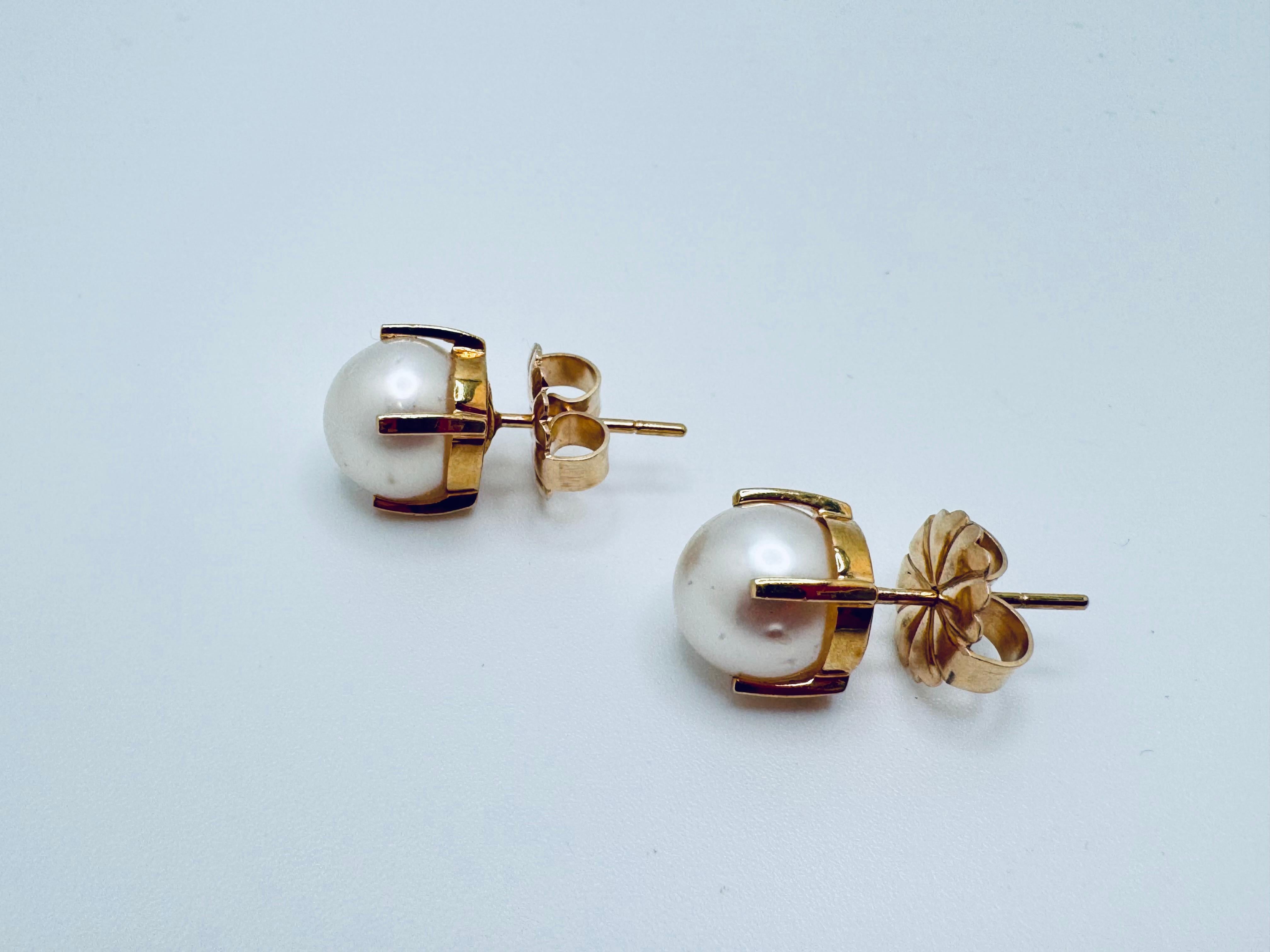 Taille ronde Boucles d'oreilles en or jaune 14K avec grandes perles en vente