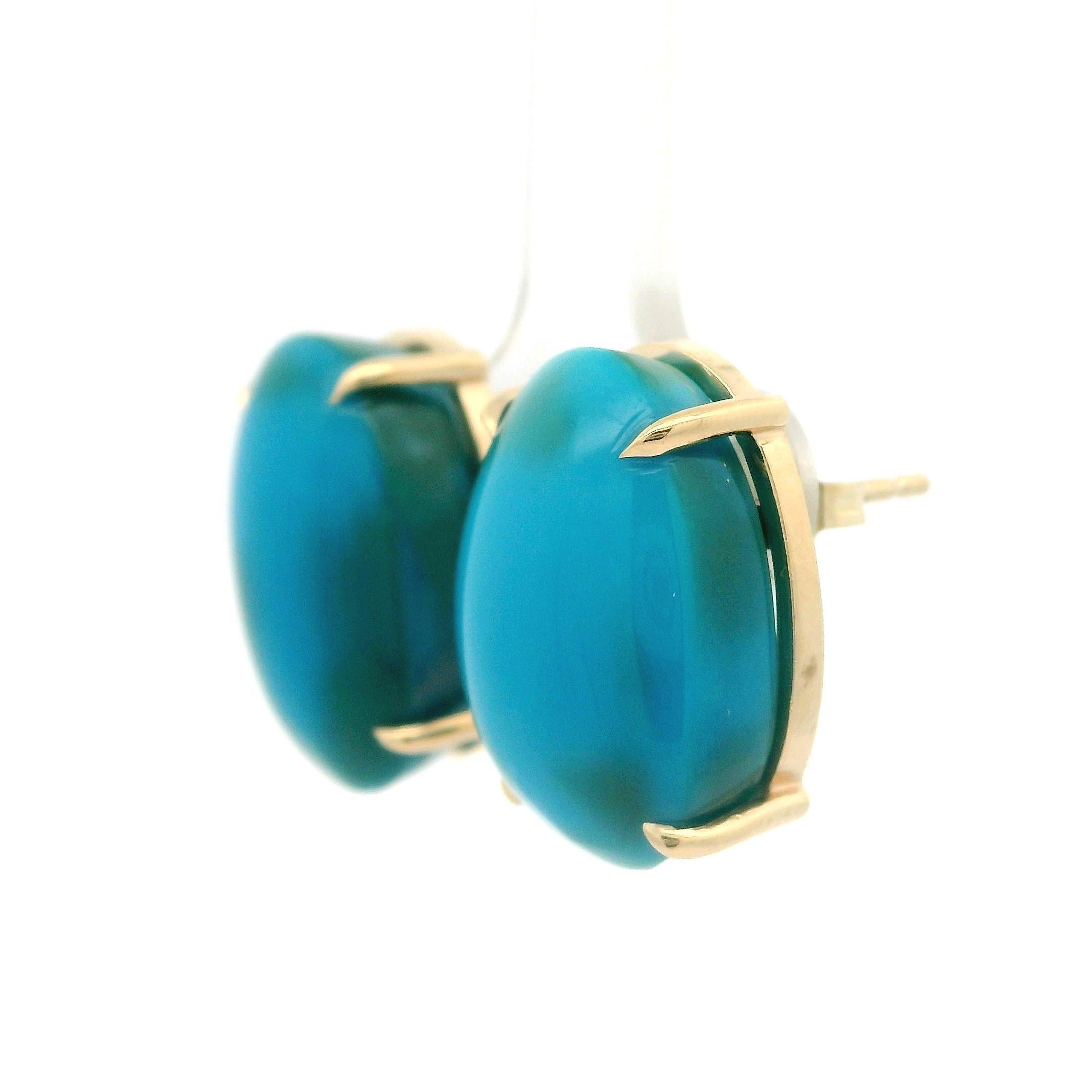 Clous d'oreilles en or jaune 14 carats avec grande turquoise cabochon ovale polie Excellent état - En vente à Montclair, NJ