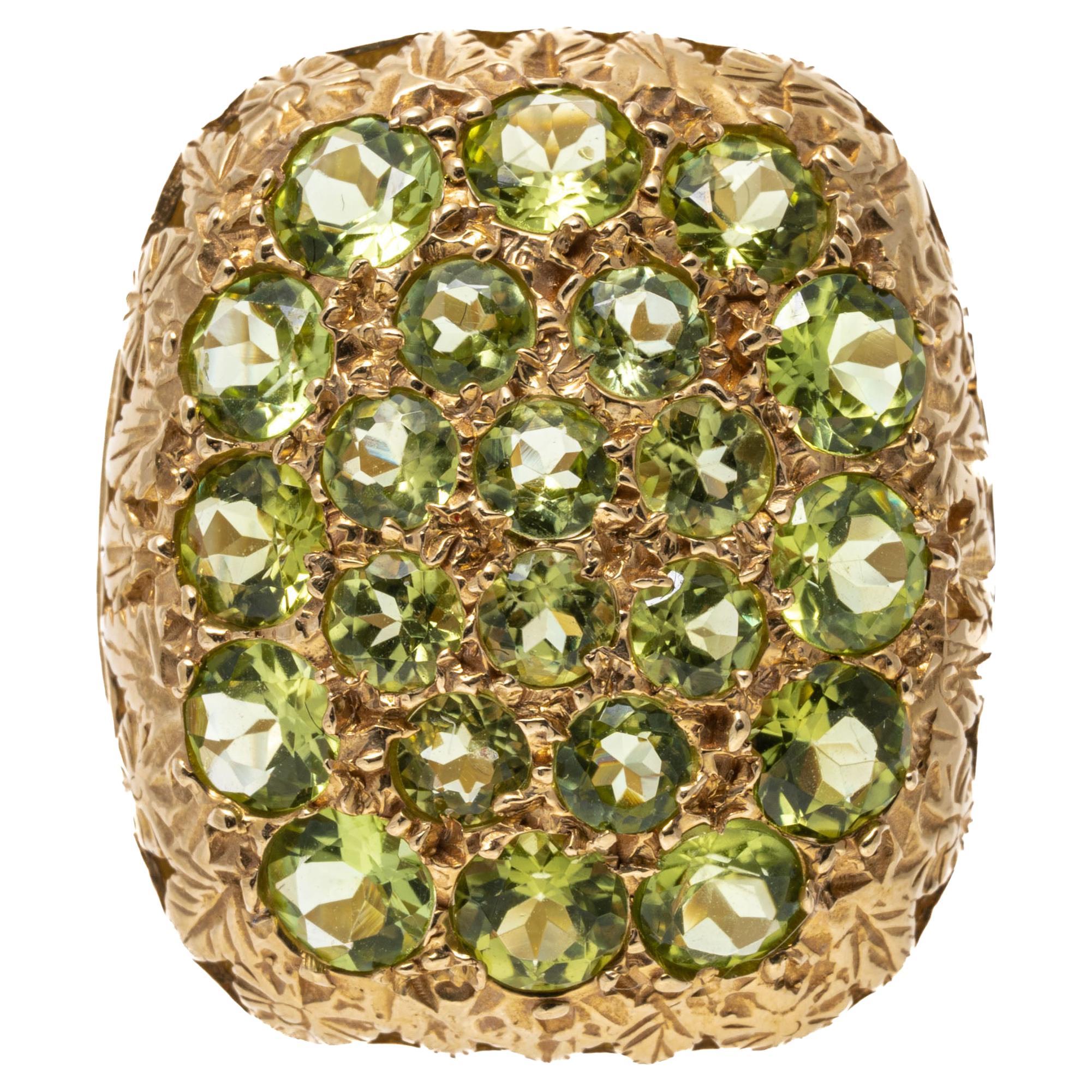 14k Gelbgold Großer rechteckiger Cushion Peridot Cluster-Ring im Angebot