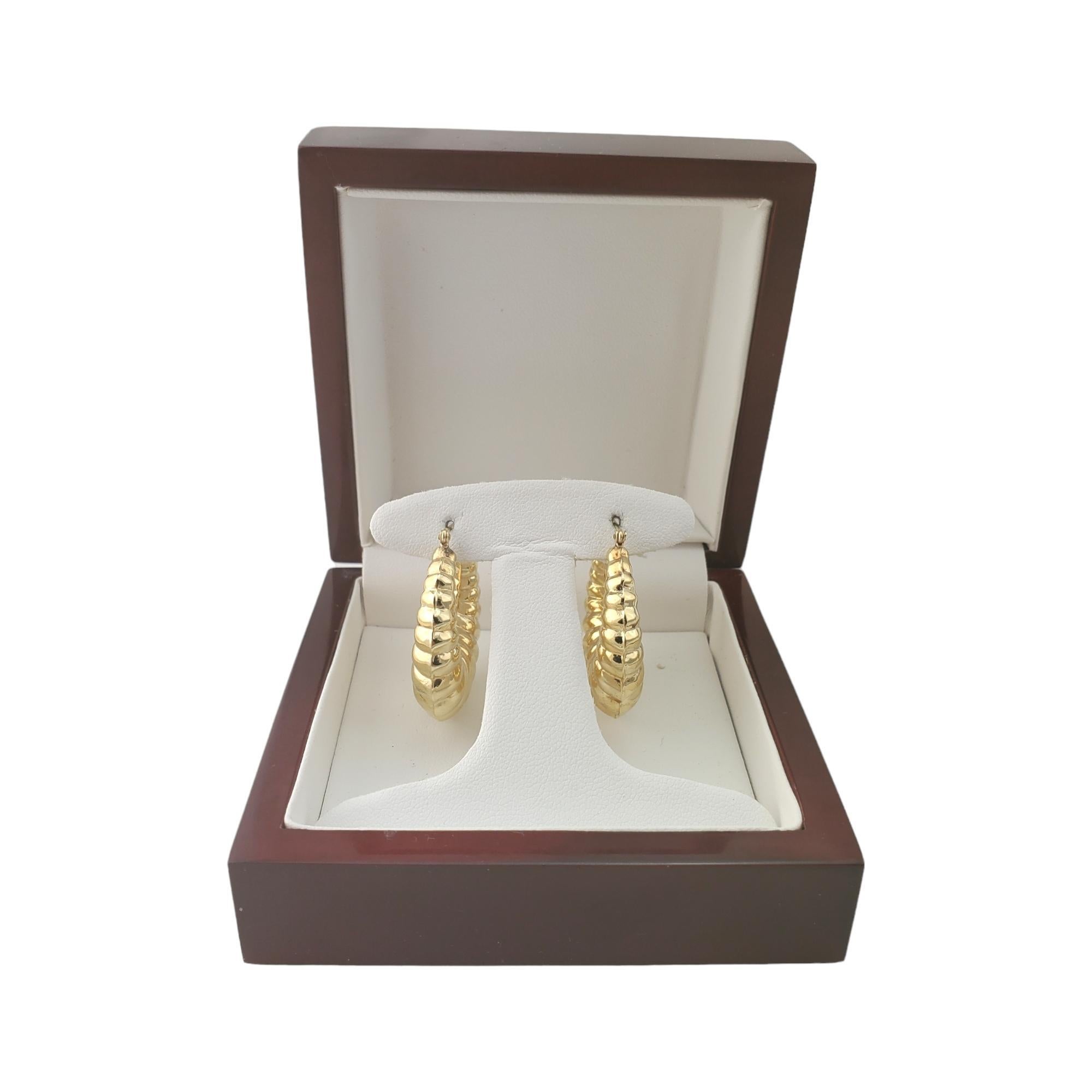 14K Yellow Gold Large Shrimp Hoop Earrings #17308 For Sale 1