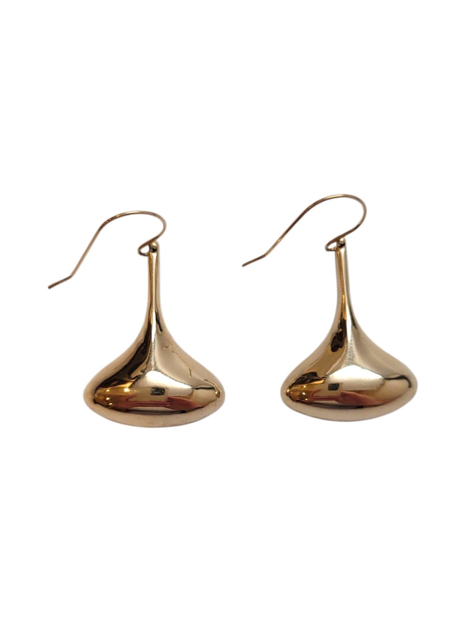 14K Yellow Gold Teardrop Earrings

This piece features teardrop design earrings in 14 karat yellow gold. Simple, sleek, and stunning—these golden teardrops are a timeless classic.

Size: 32.5 mm X 19.1 mm X 5 mm

Weight: 1.8 g / 1.2 dwt.

Hallmark:
