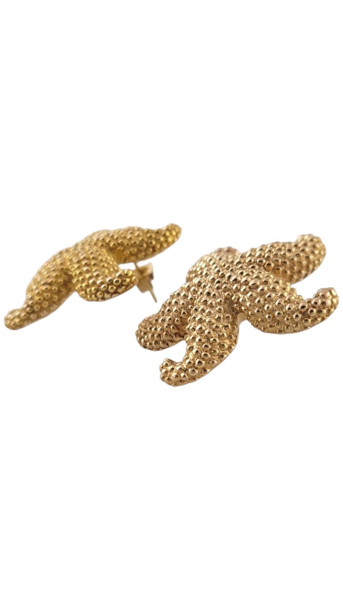 Boucles d'oreilles en or jaune 14K en forme de poisson étoilé

Ces magnifiques boucles d'oreilles en forme d'étoile de mer sont méticuleusement fabriquées en or jaune 14K !

Taille : 29.6mm X 31.4mm X 5.3mm

Poids : 2,9 dwt/ 4,4 g

Poinçon :