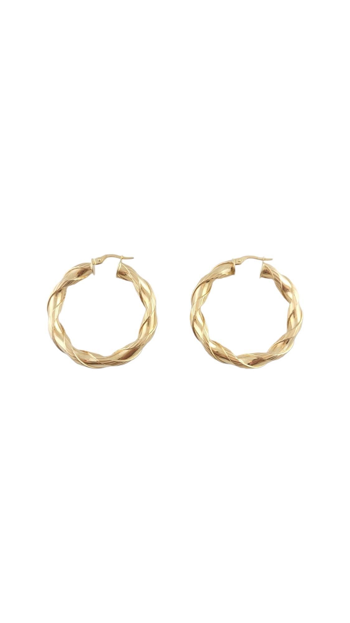 Vintage 14K Yellow Gold Twist Hoop Earrings

Twist design hoop earrings in 14 karat yellow gold.

Hallmark: M 14K Italy

Weight: 4.12 g/ 2.65 dwt.

Diameter: 37.59 mm/ 1.47 in.

5.36 mm thick.

Very good condition, professionally polished.

Will