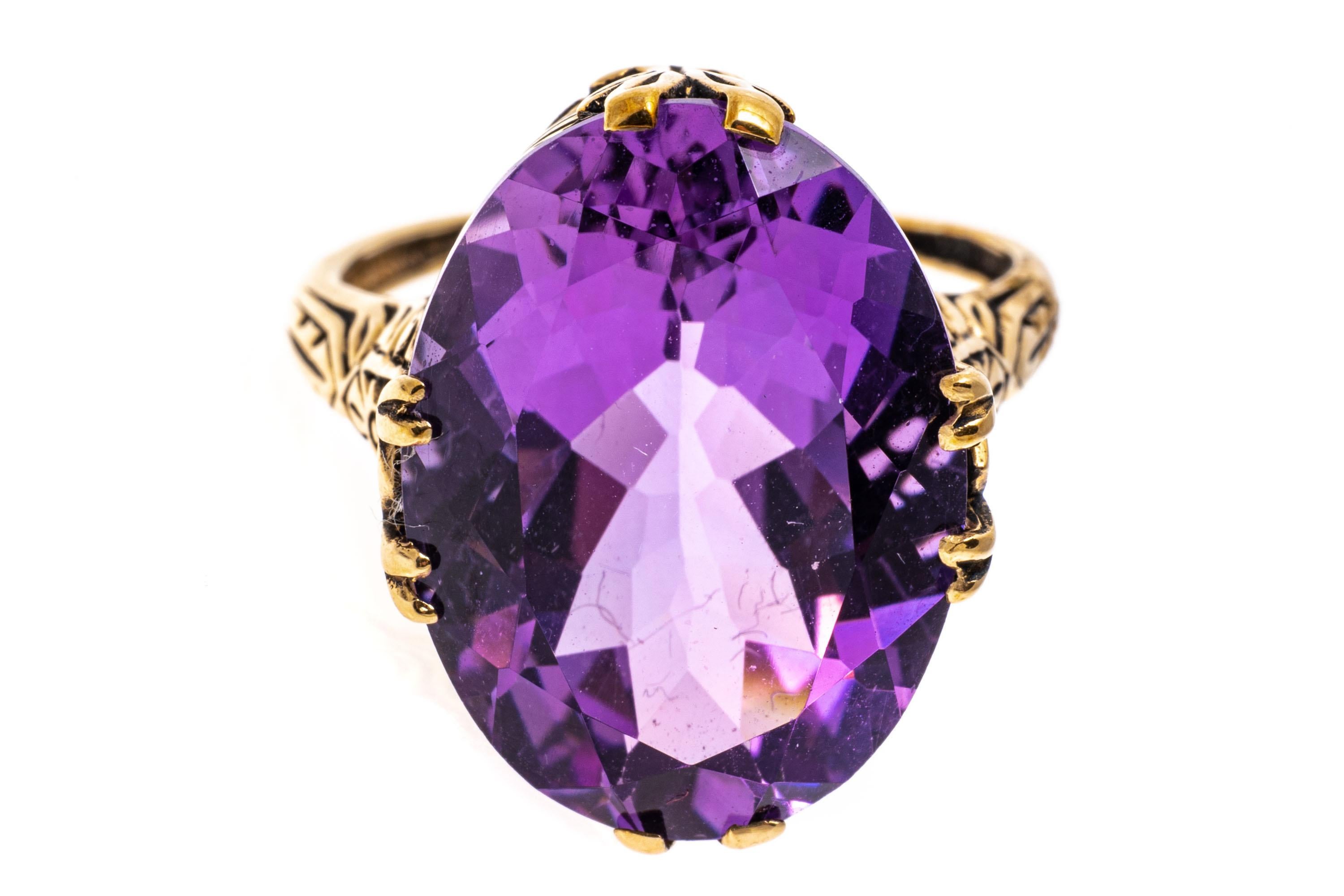 14k Yellow Gold Large Vintage Amethyst Foliate Patterned Ring In Good Condition For Sale In Southport, CT