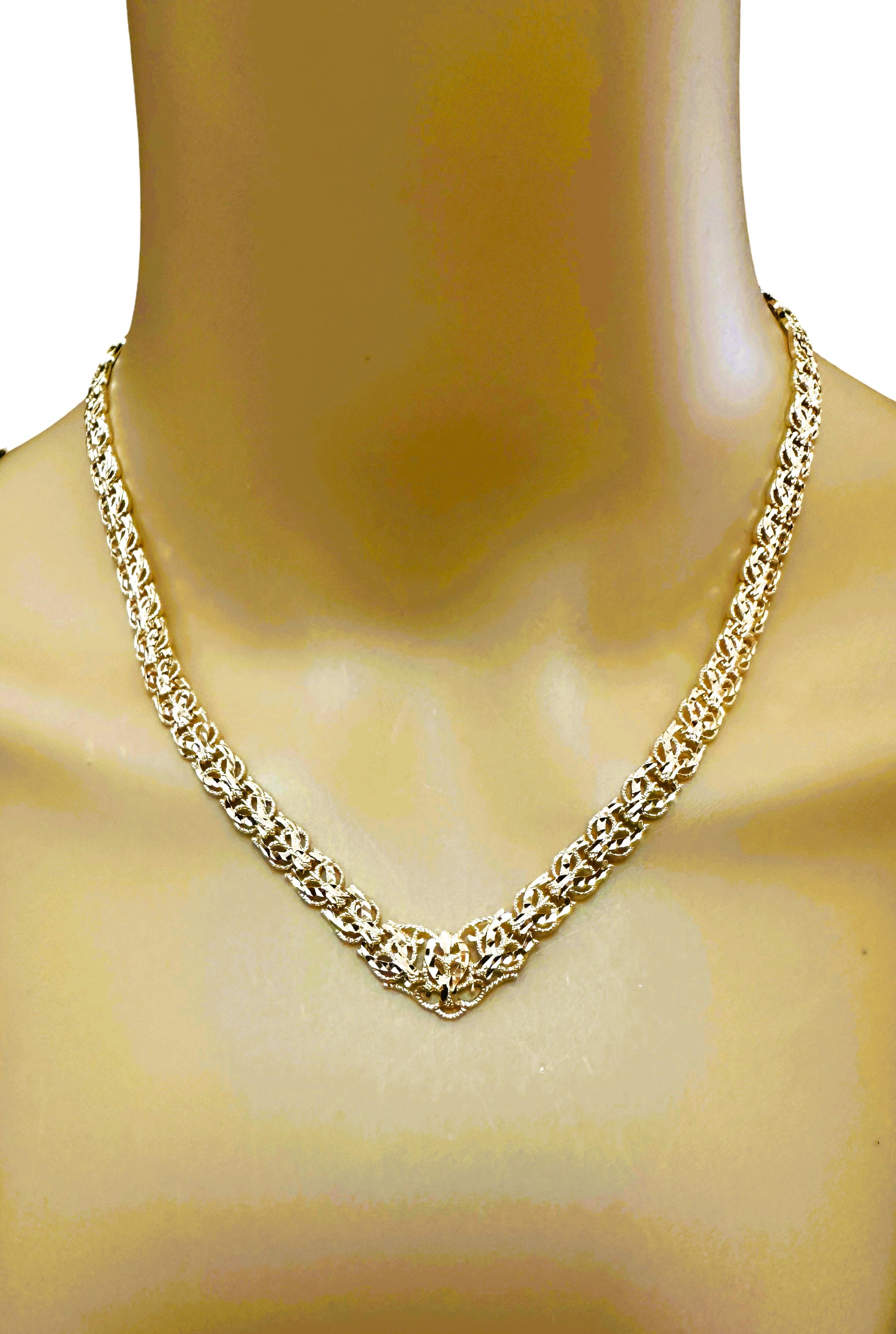 14k Yellow Gold Laser Cut Filigree V Necklace 20.69 Grams In Excellent Condition For Sale In Eagan, MN