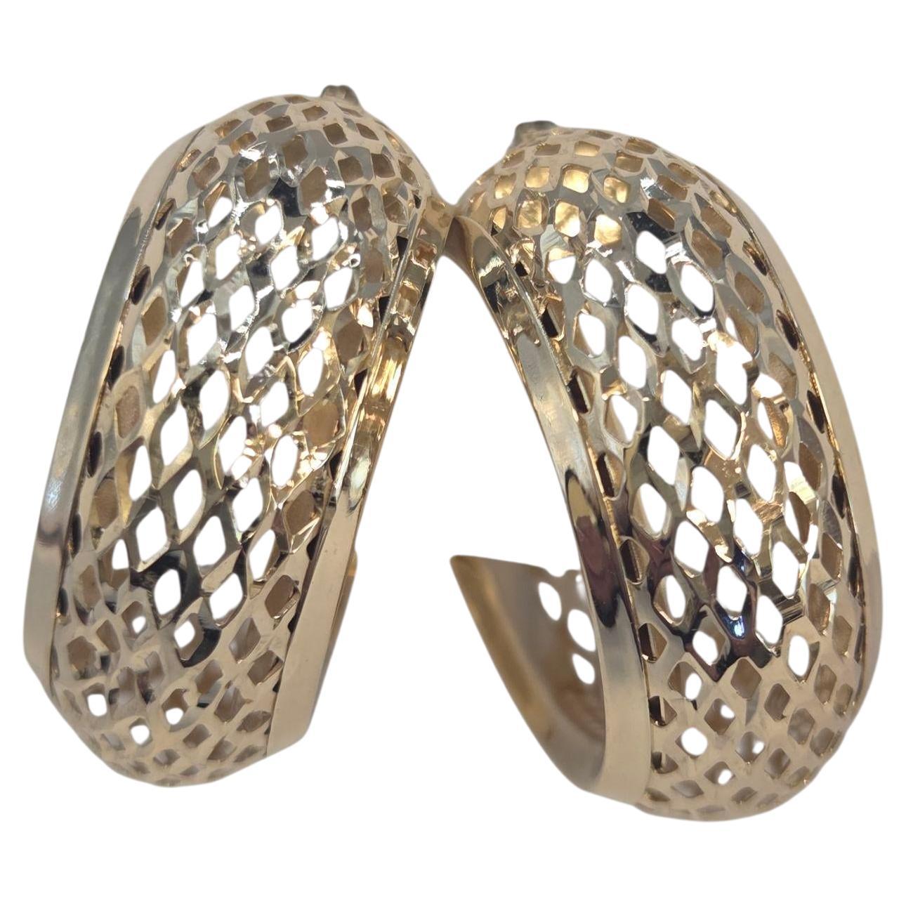 Boucles d
oreilles légères en or jaune 14K à motif de treillis #23546 en vente