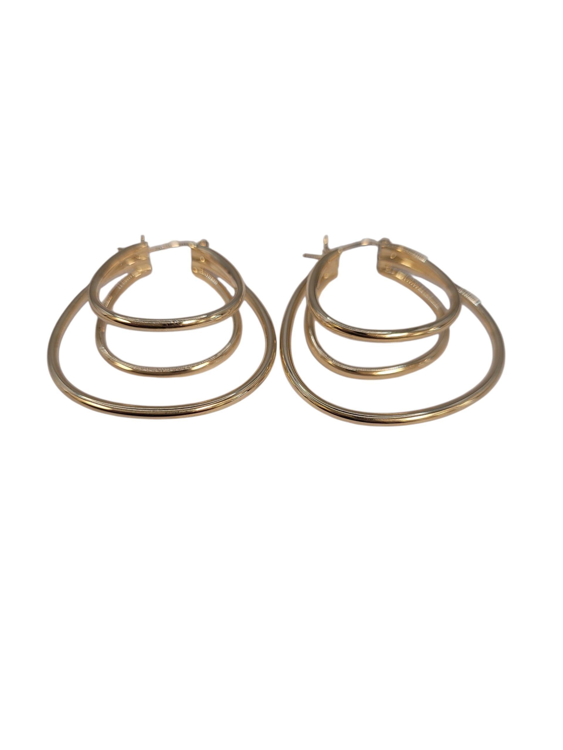 Boucles d'oreilles triples en or jaune 14k

Dotées d'un triple anneau chic, ces boucles d'oreilles créent un look superposé qui ajoute instantanément sophistication et dimension à n'importe quelle tenue.
Fabriqués en or jaune 14k véritable, ils