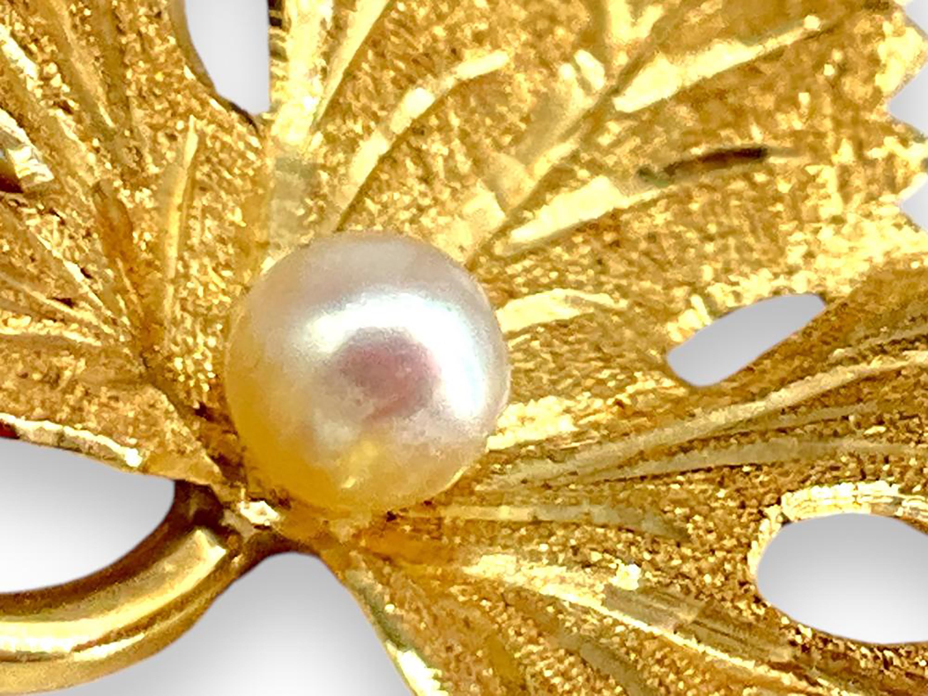 14K Yellow Gold Leaf Brooch with 4mm Round Cultured Pearl For Sale 2