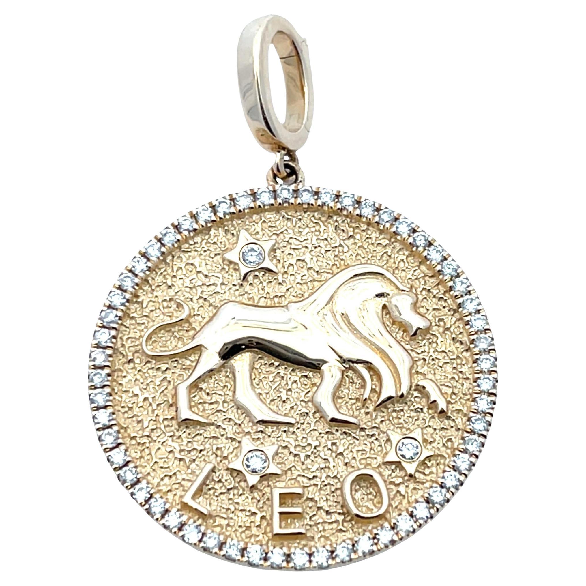 Ciondolo con diamante in oro giallo 14K Leo Zodiac in vendita