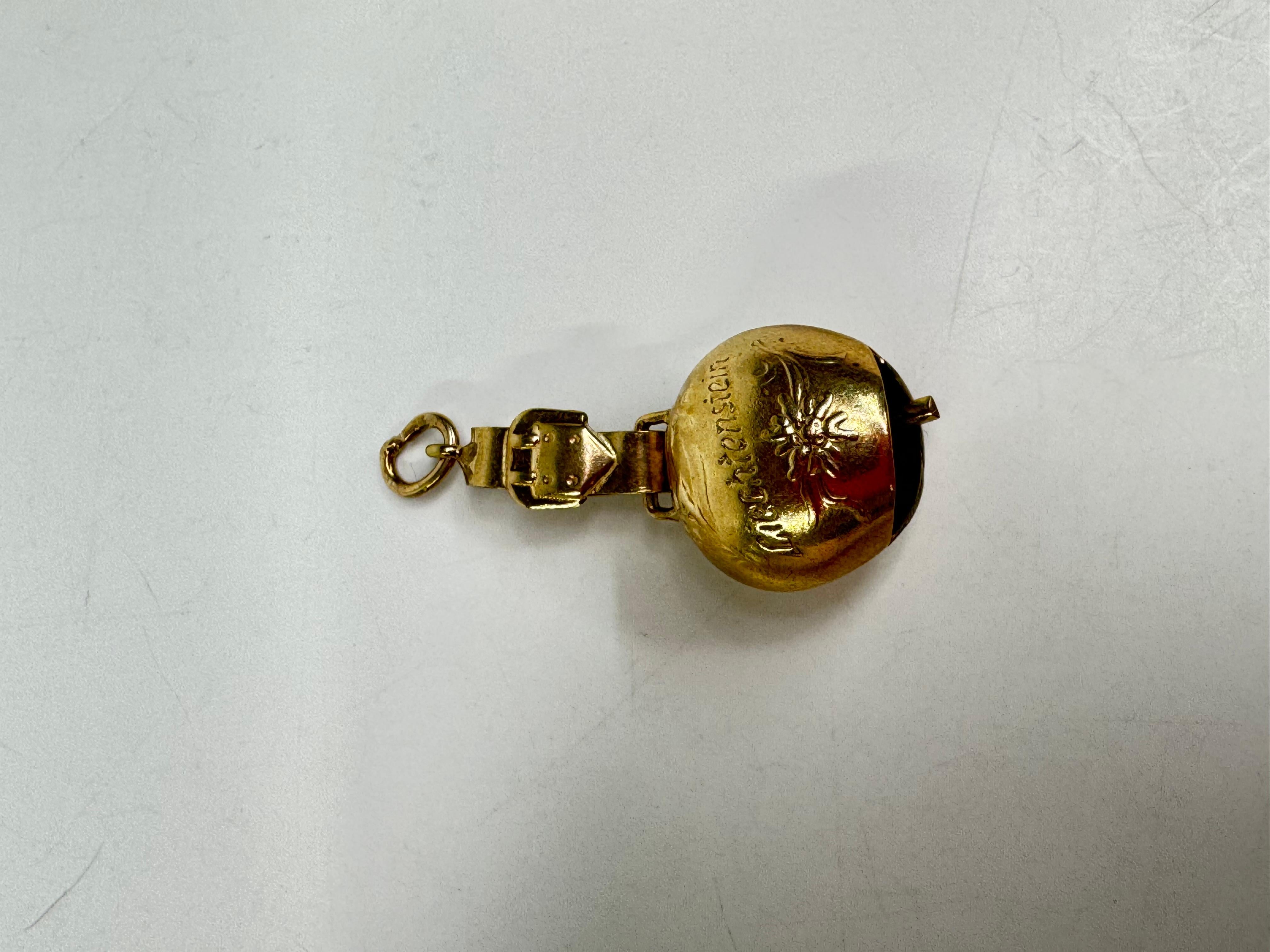 Cloche Lichtenstein en or jaune 14 carats Unisexe en vente