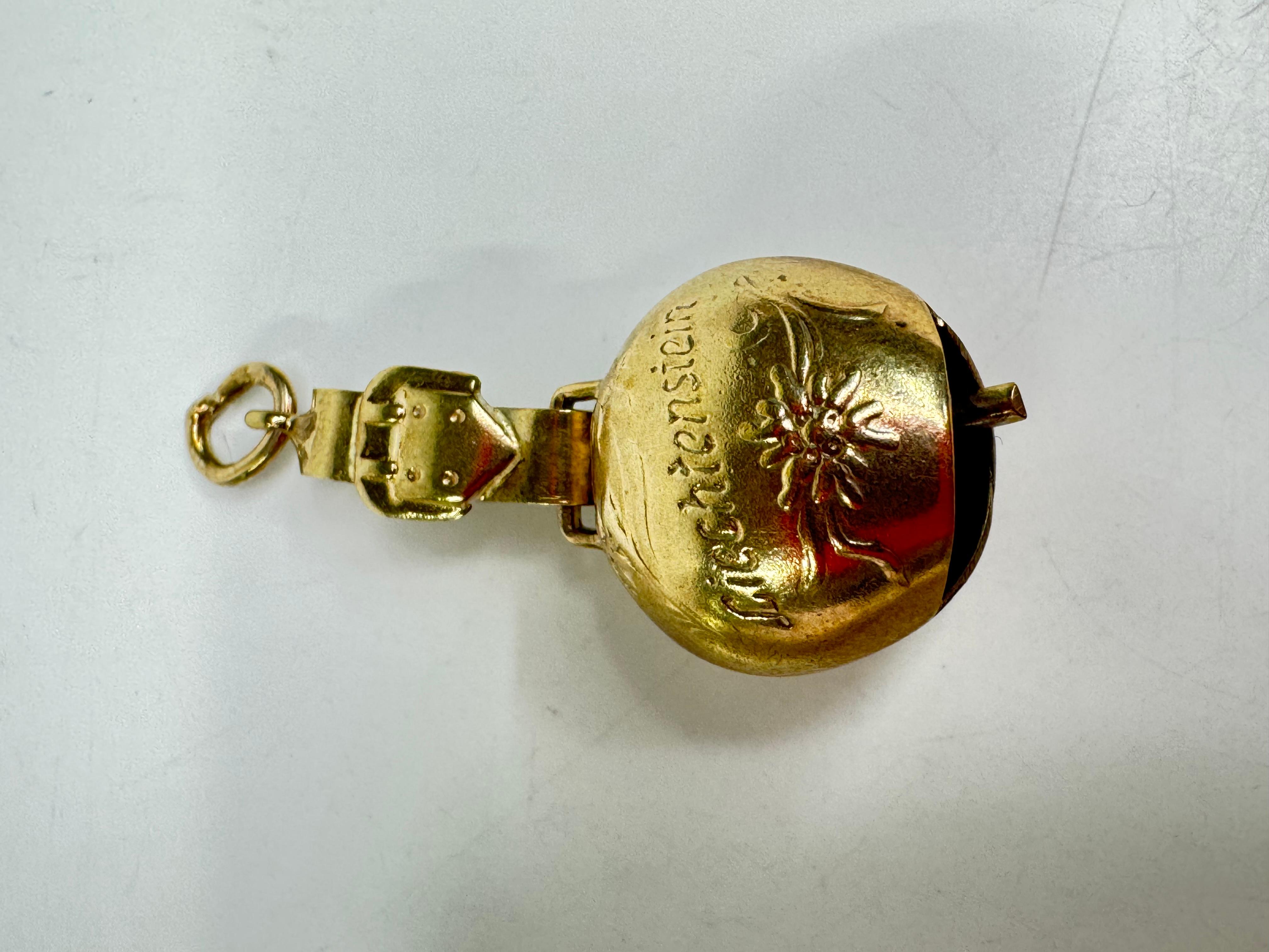 Cloche Lichtenstein en or jaune 14 carats en vente 1