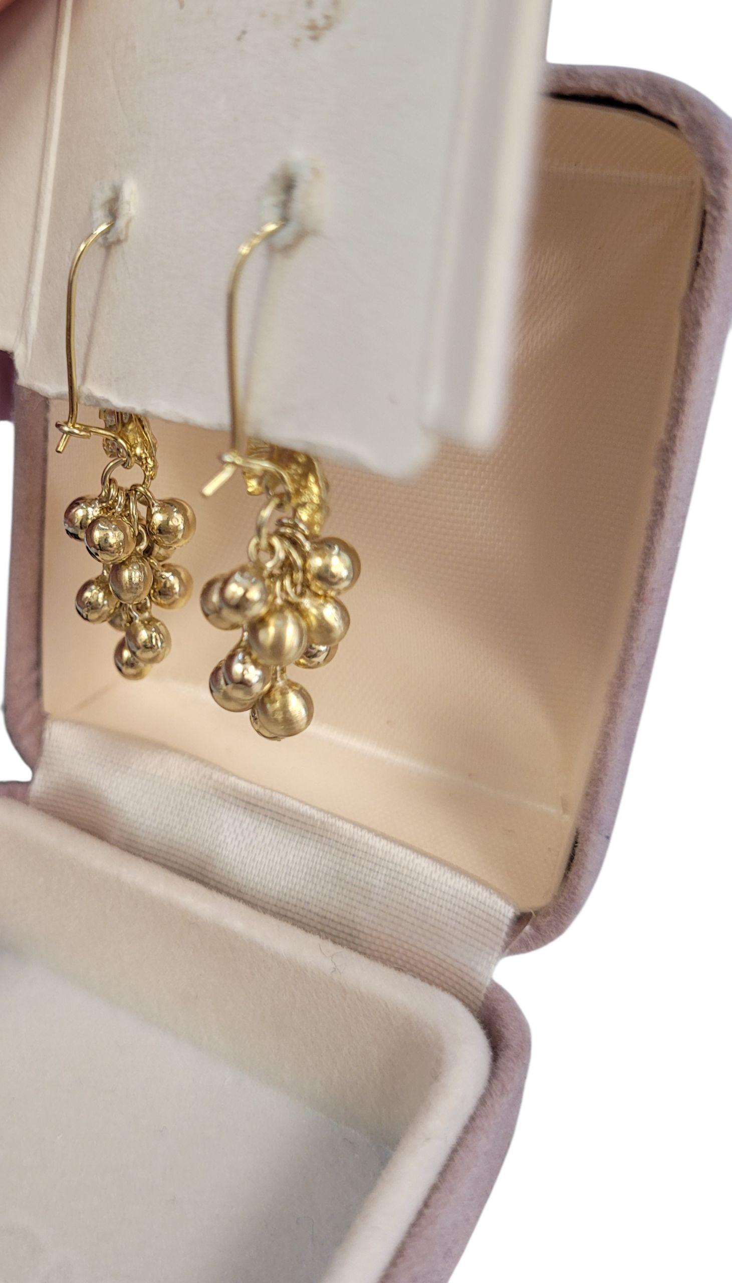 Orecchini con perle d'uva pendenti in oro giallo 14k con finitura opaca #23211 in vendita 1