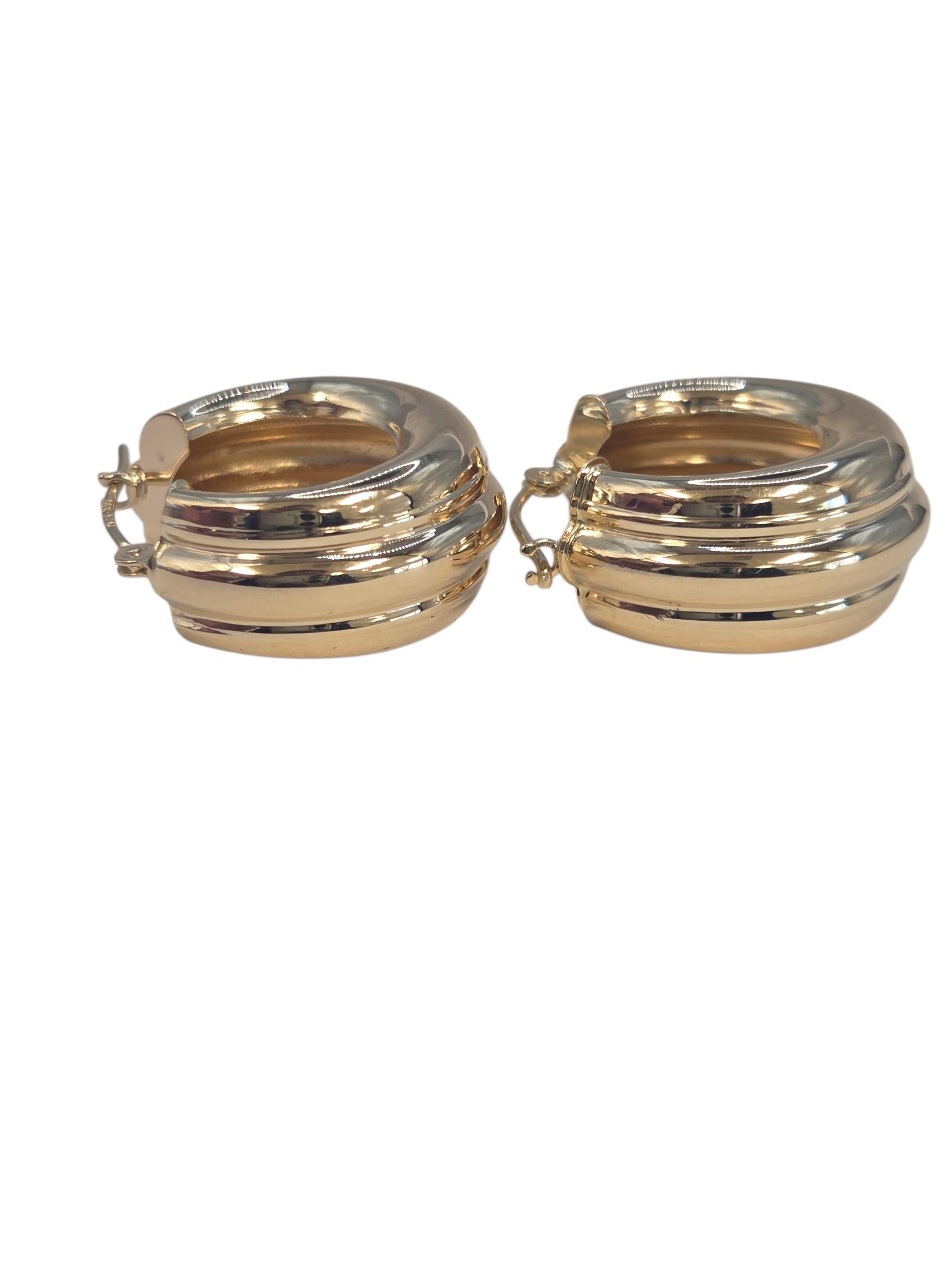 Contemporain Boucles d'oreilles Huggie en or jaune 14K #23536 en vente